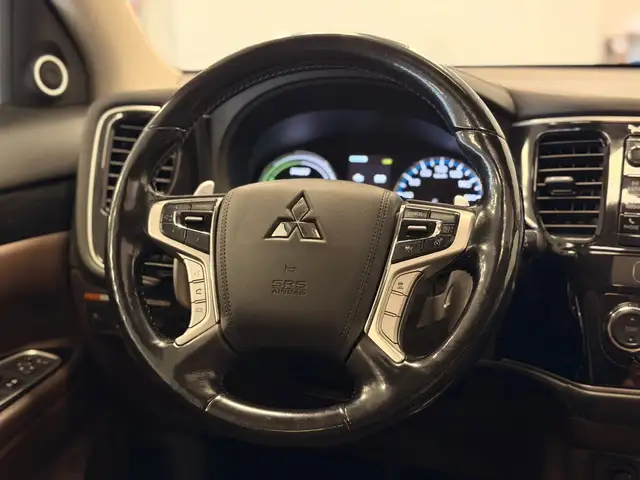 Mitsubishi Outlander view 13