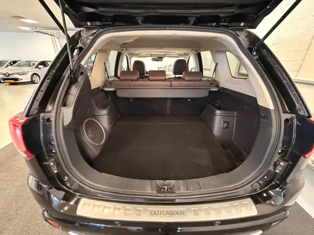 Mitsubishi Outlander view 11