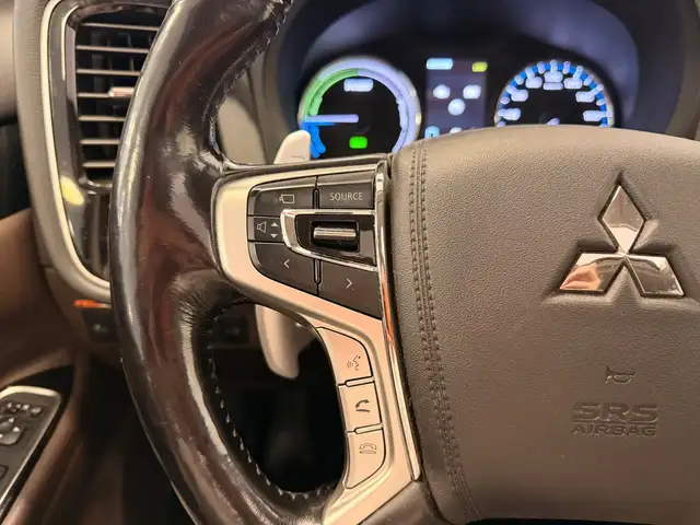 Mitsubishi Outlander view 14