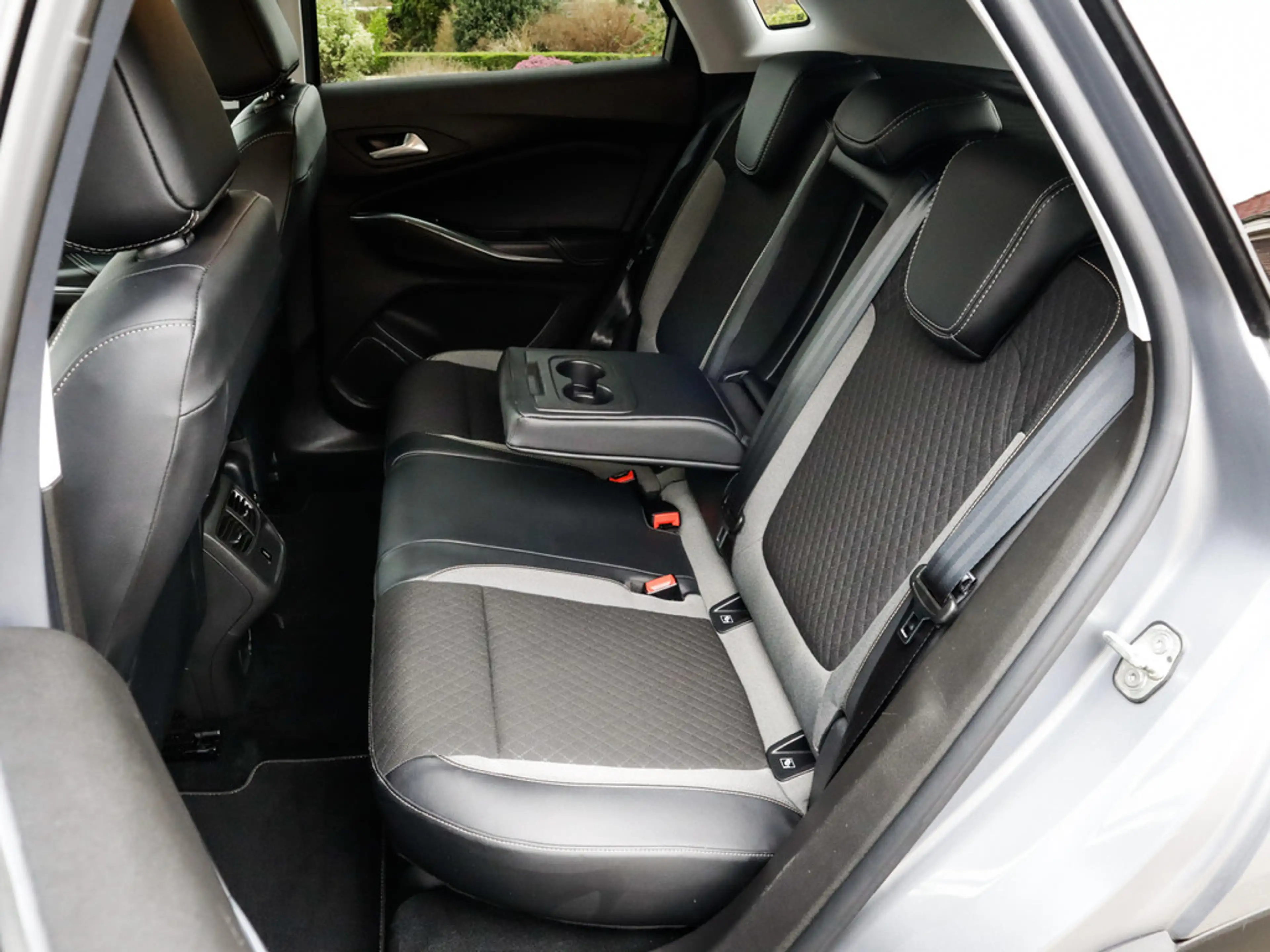 Opel Grandland X 1.2 Turbo Business Elegance 1e-Eig. & Keurig-Onder — photo 8