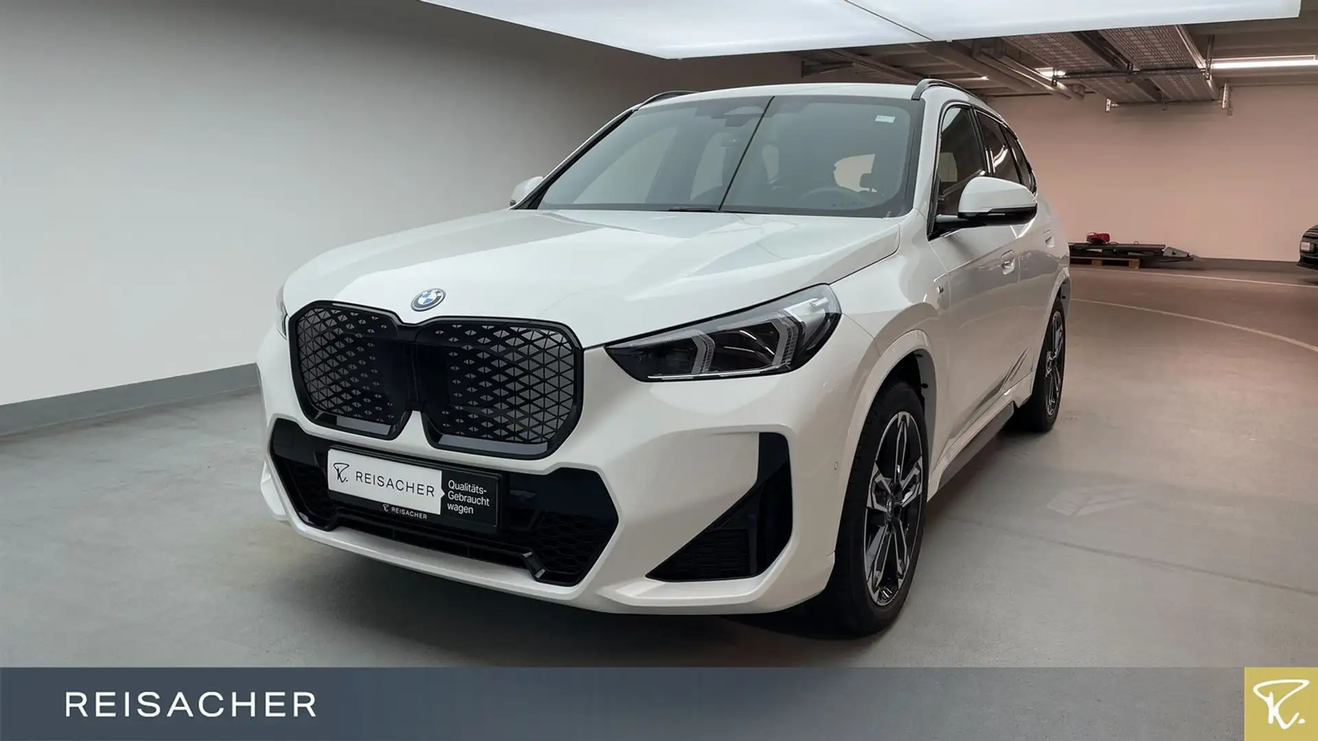 BMW iX1 IX1 A XDRIVE30 M-Sport,AHK,DA+,PA,LkrdHzg Weiß - 1