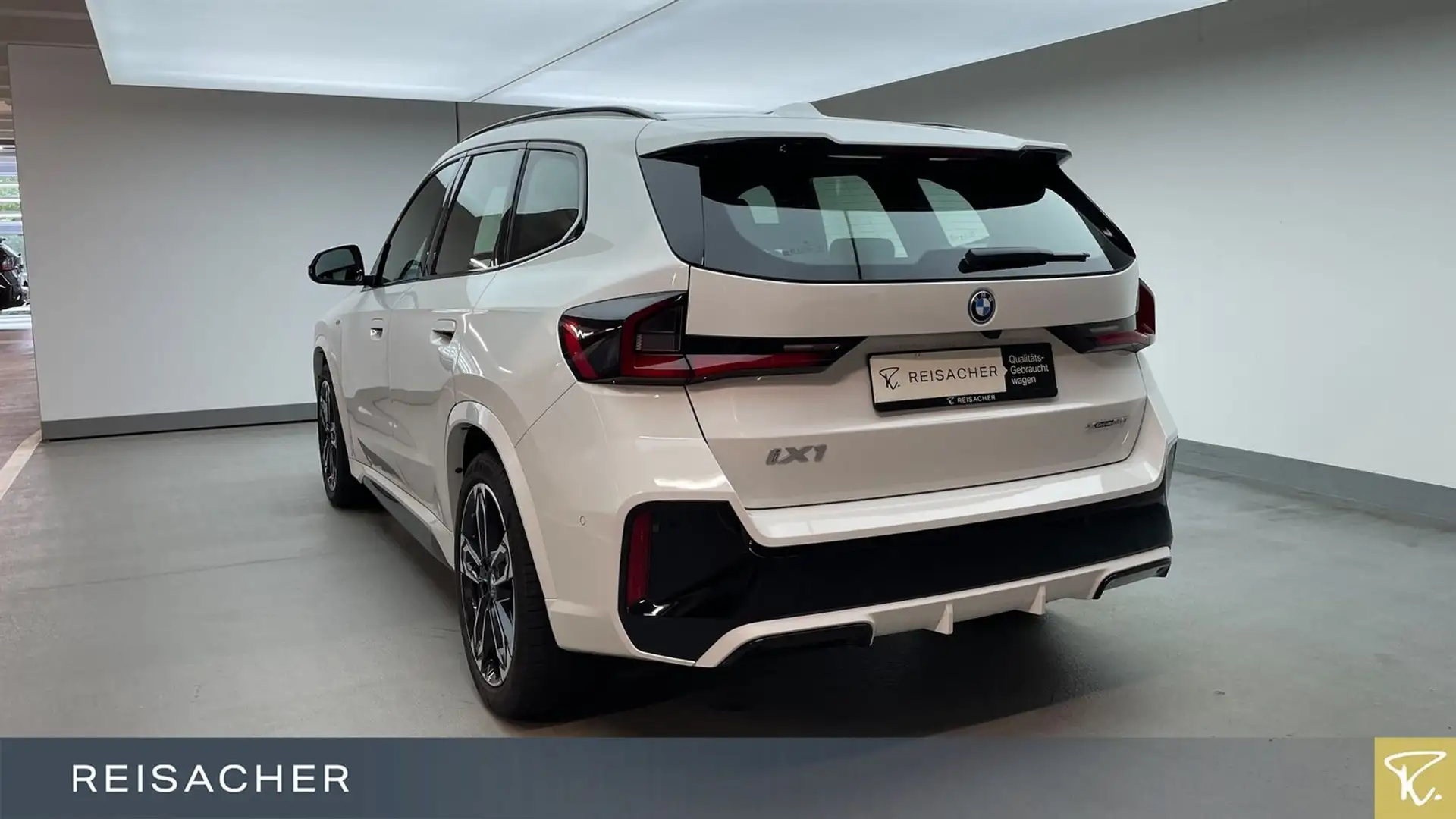 BMW iX1 IX1 A XDRIVE30 M-Sport,AHK,DA+,PA,LkrdHzg Weiß - 2