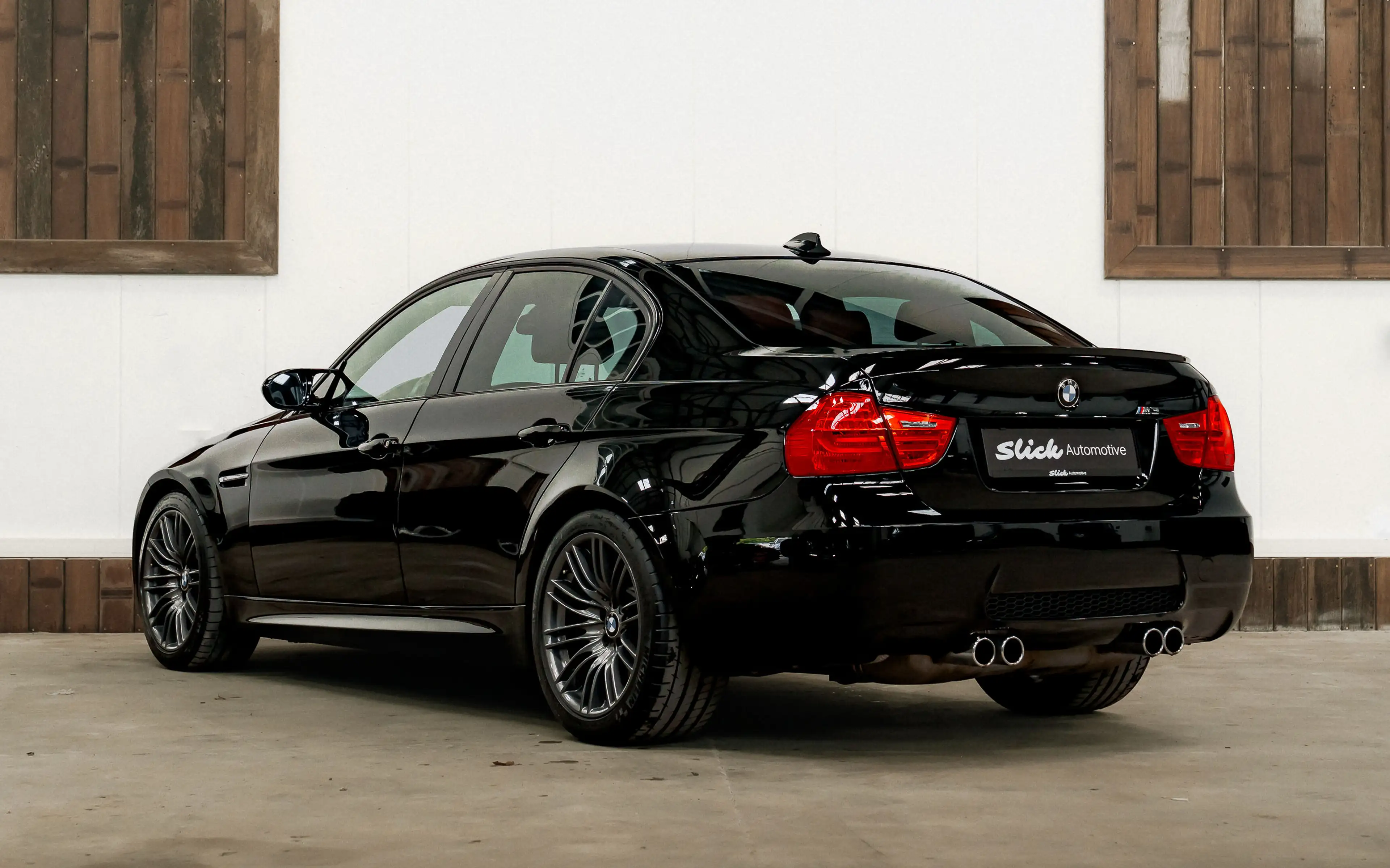 BMW M3 V8 / Manual / 1 of 281 — photo 3