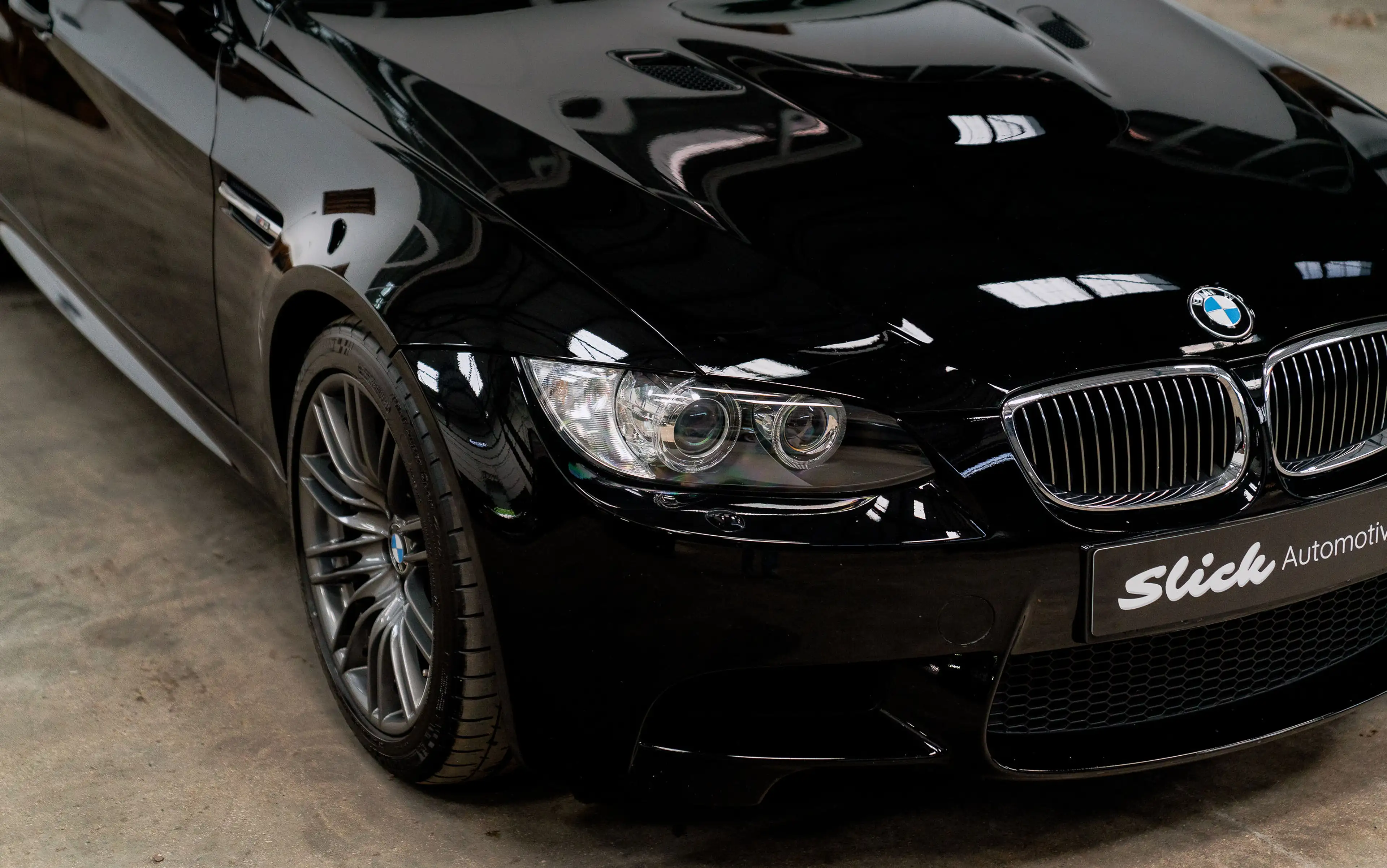 BMW M3 V8 / Manual / 1 of 281 — photo 9