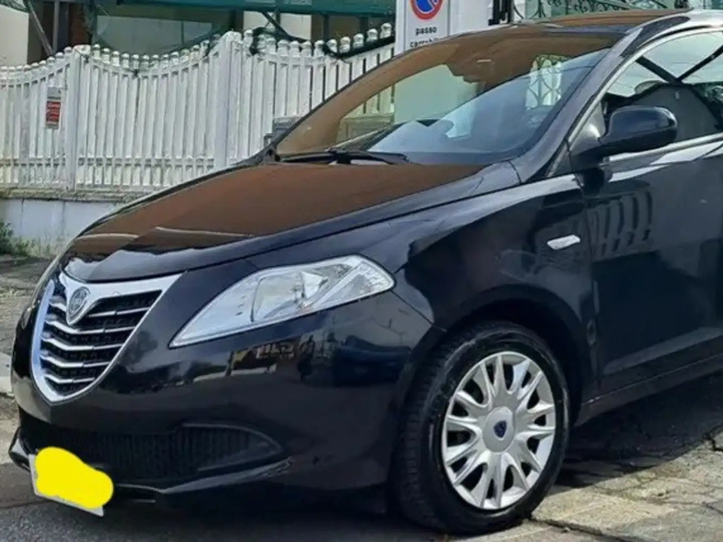 Lancia Ypsilon 1.2 Silver 69cv Schwarz - 1