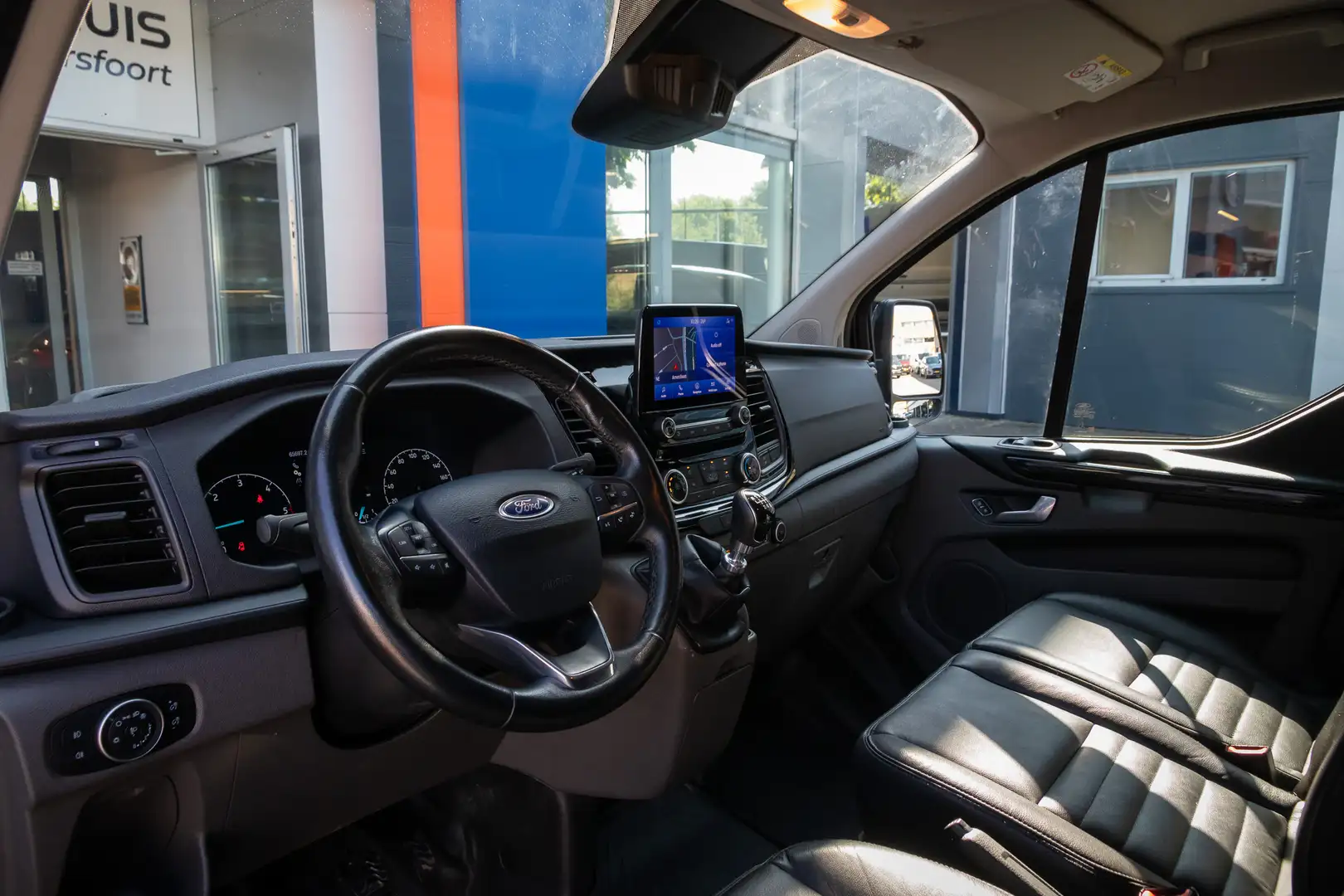 Ford Transit Custom 300 2.0 TDCI L2H1 Trail | Trekhaak | laadruimte be Zwart - 2