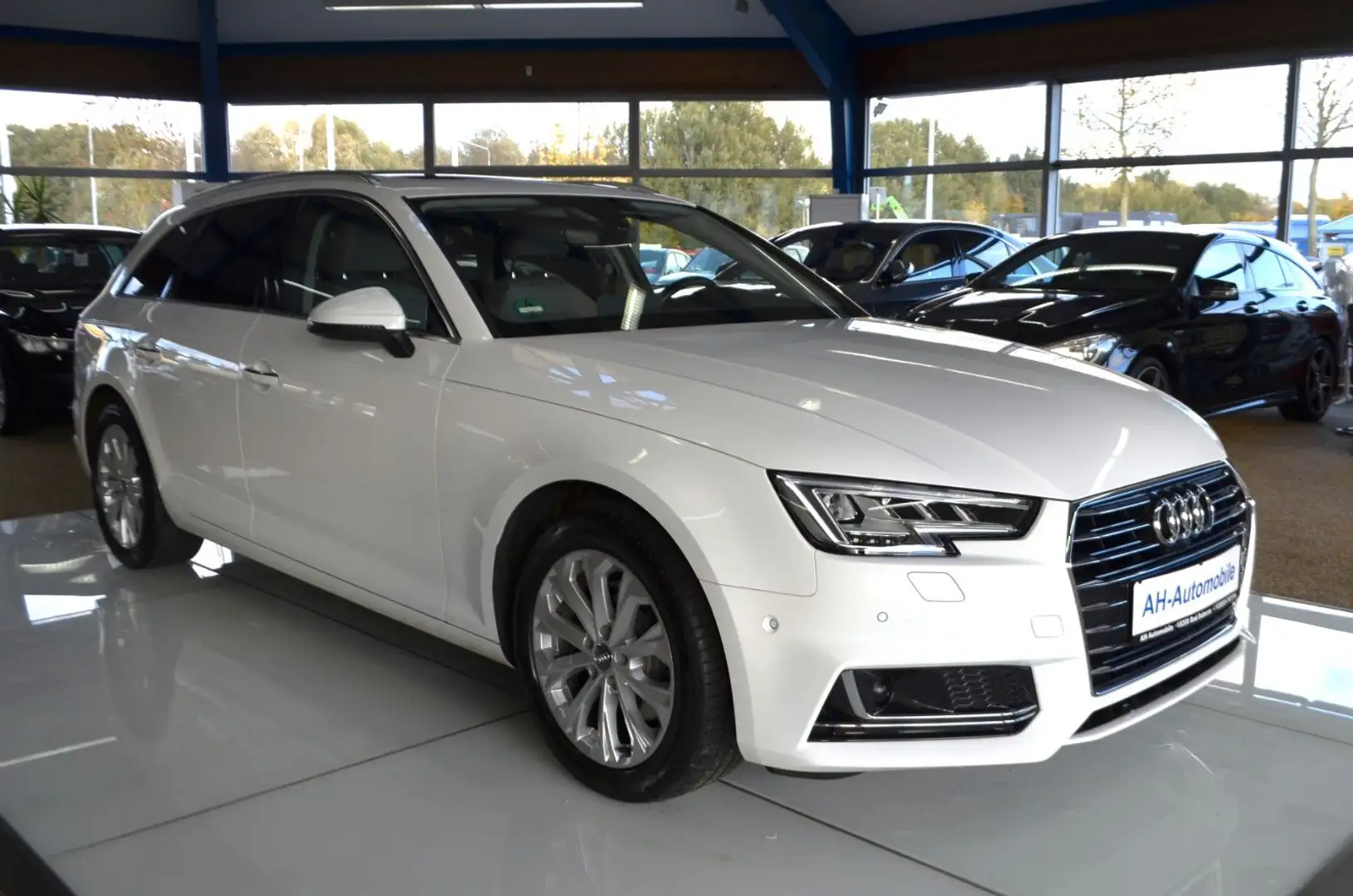 Audi A4 Avant 35 TDI design XENON / NAVI / LEDER /PDC Blanc - 2