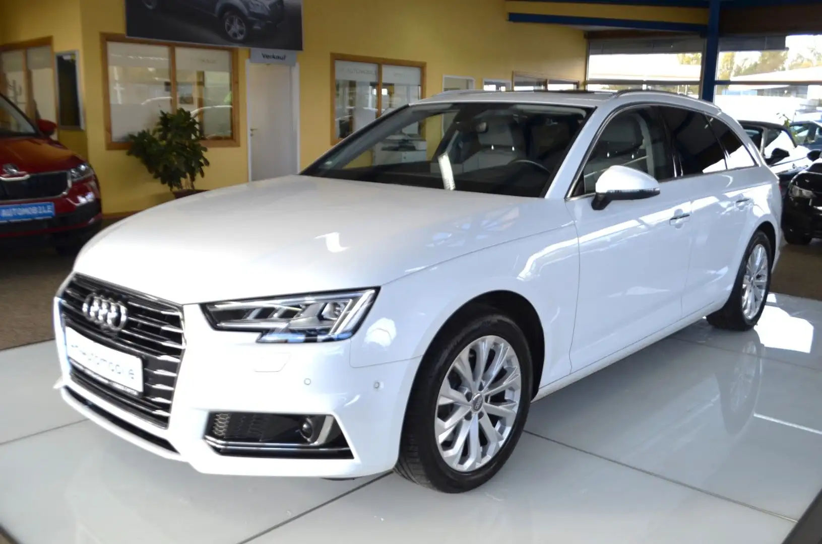 Audi A4 Avant 35 TDI design XENON / NAVI / LEDER /PDC Blanc - 1