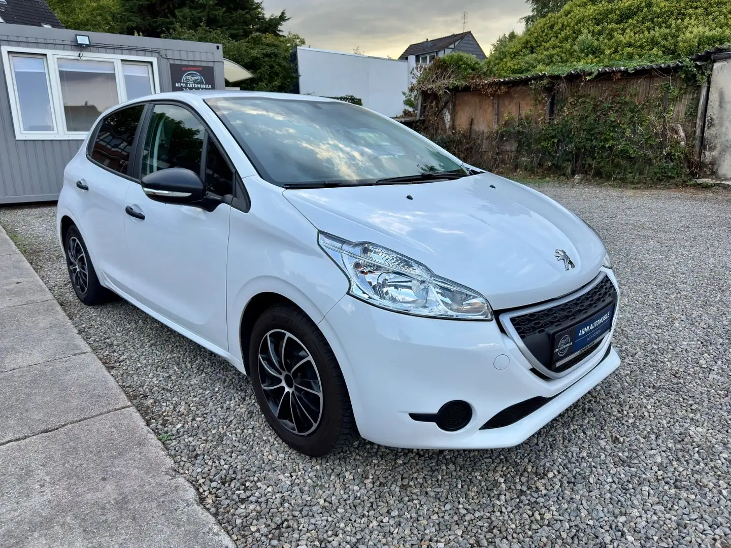 Peugeot 208 Access Weiß - 2