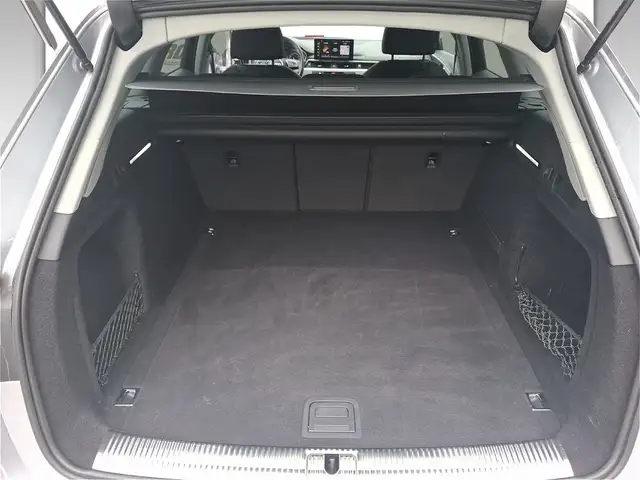 Audi A4 view 12