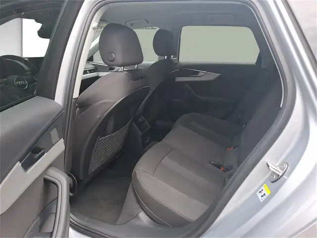 Audi A4 view 11