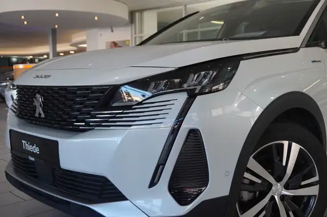 Peugeot 3008 view 5