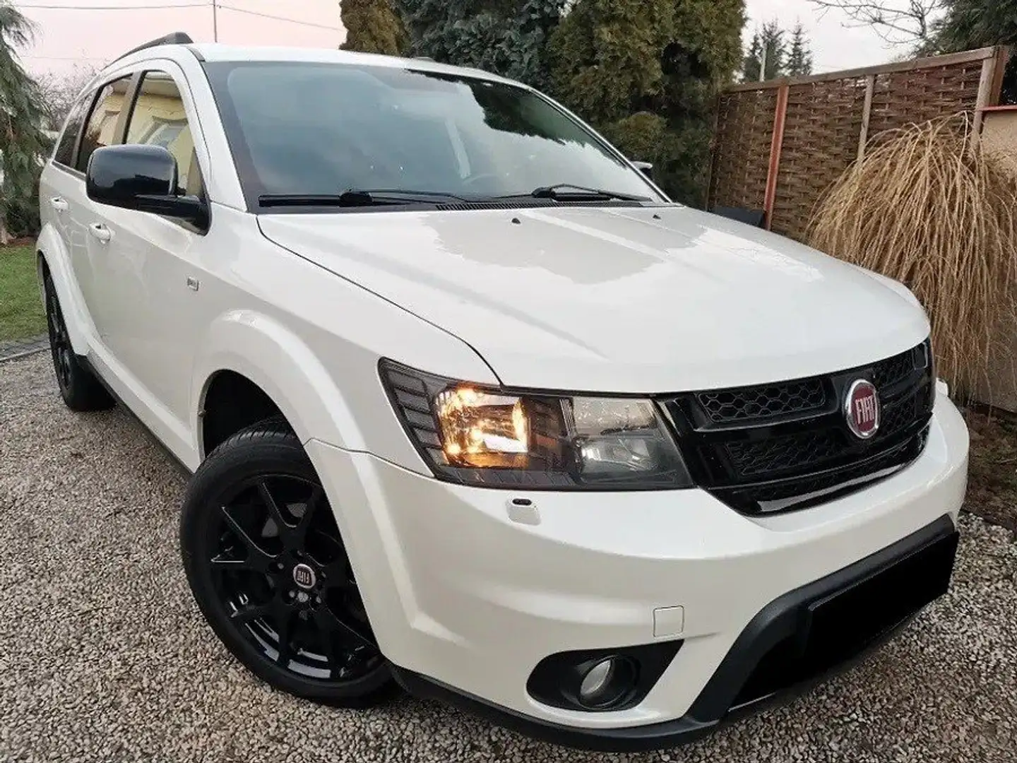 Fiat Freemont Freemont 2.0 Multijet 16V DPF Automatik AllradBlac Bílá - 1