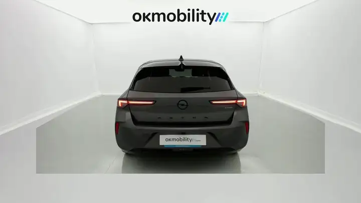 Opel Astra 2023, foto 8