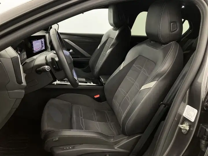 Opel Astra 2023, foto 16