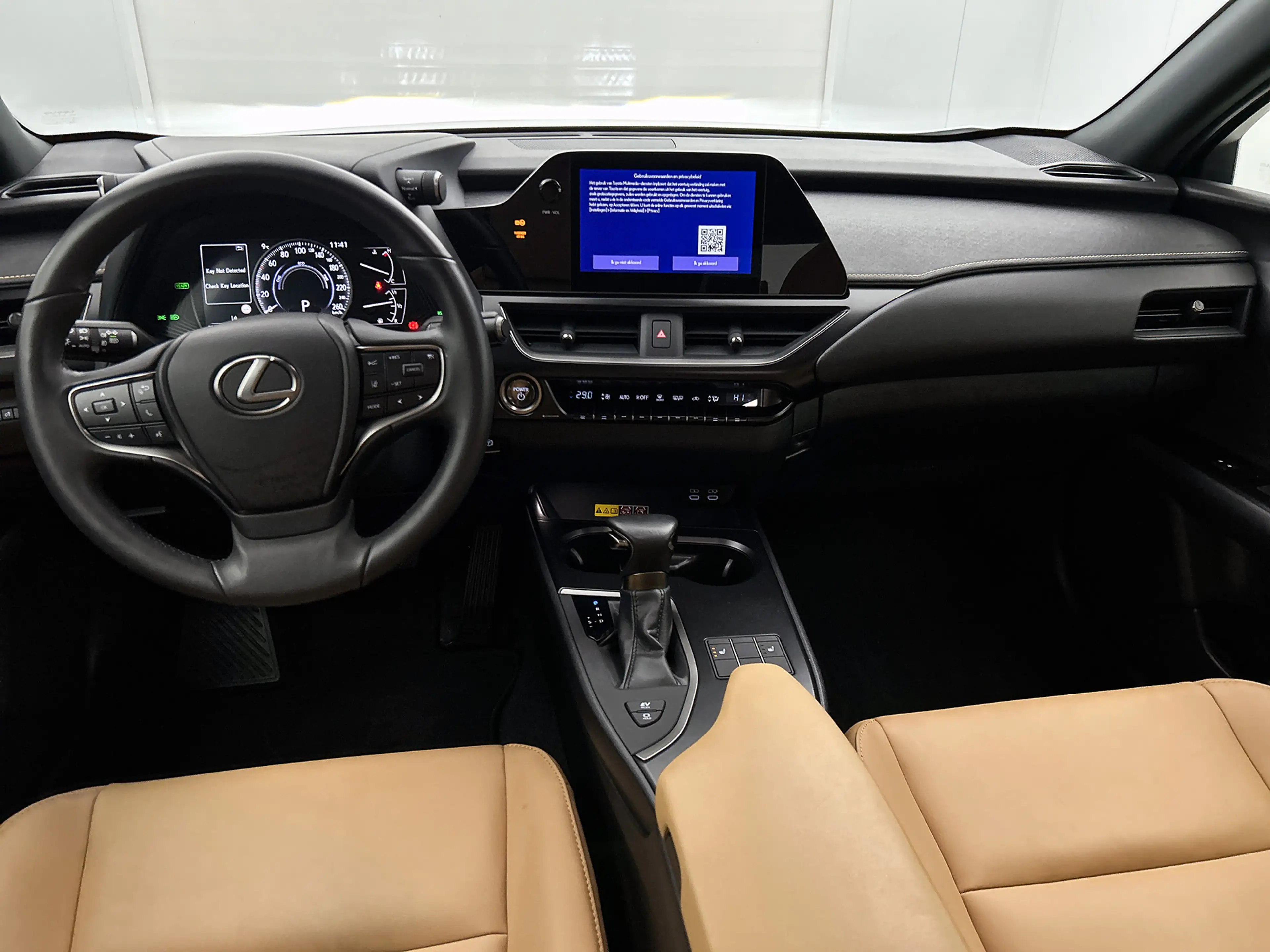 Lexus UX 250h F Sport Design — photo 4