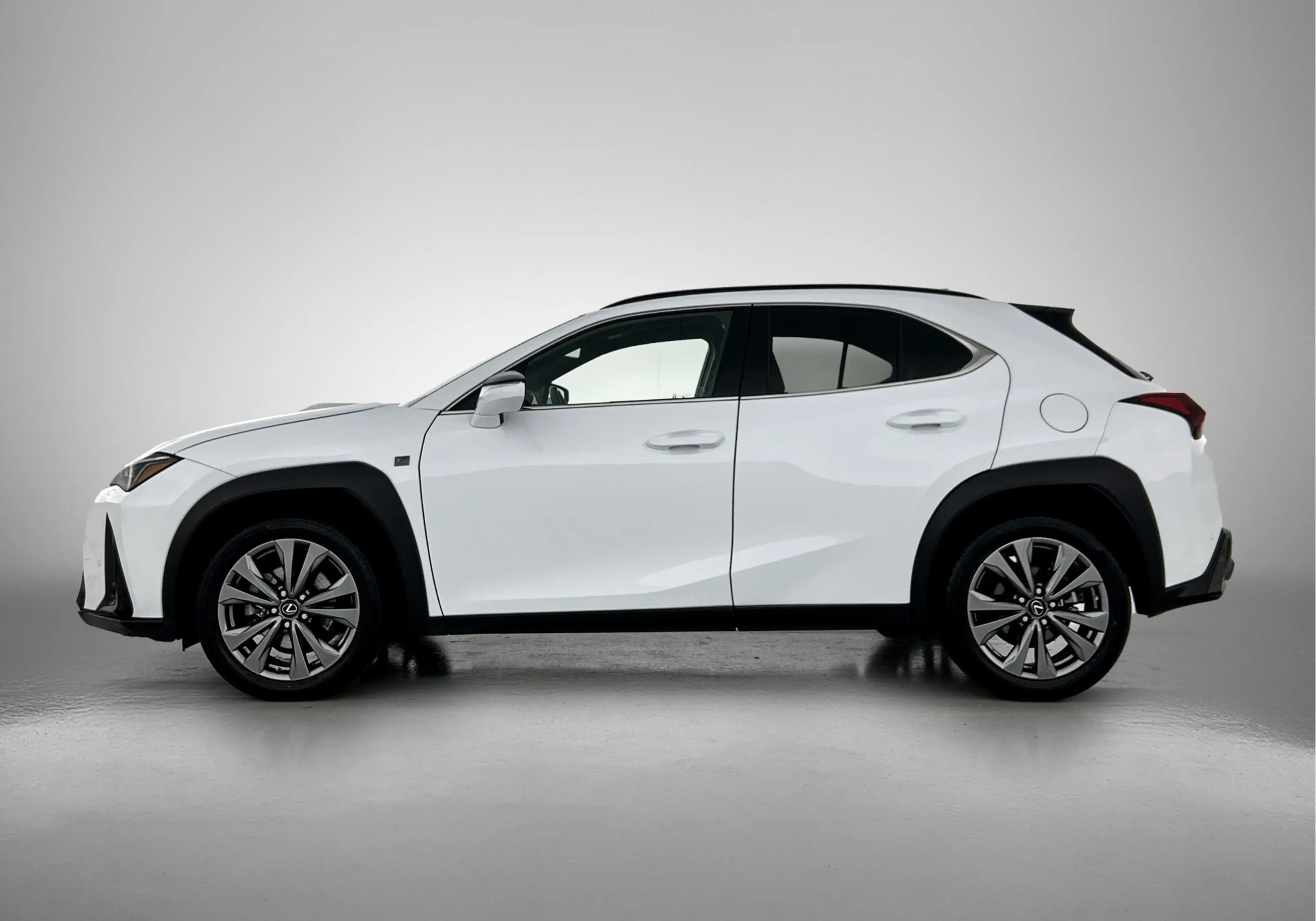 Lexus UX 250h F Sport Design — photo 3