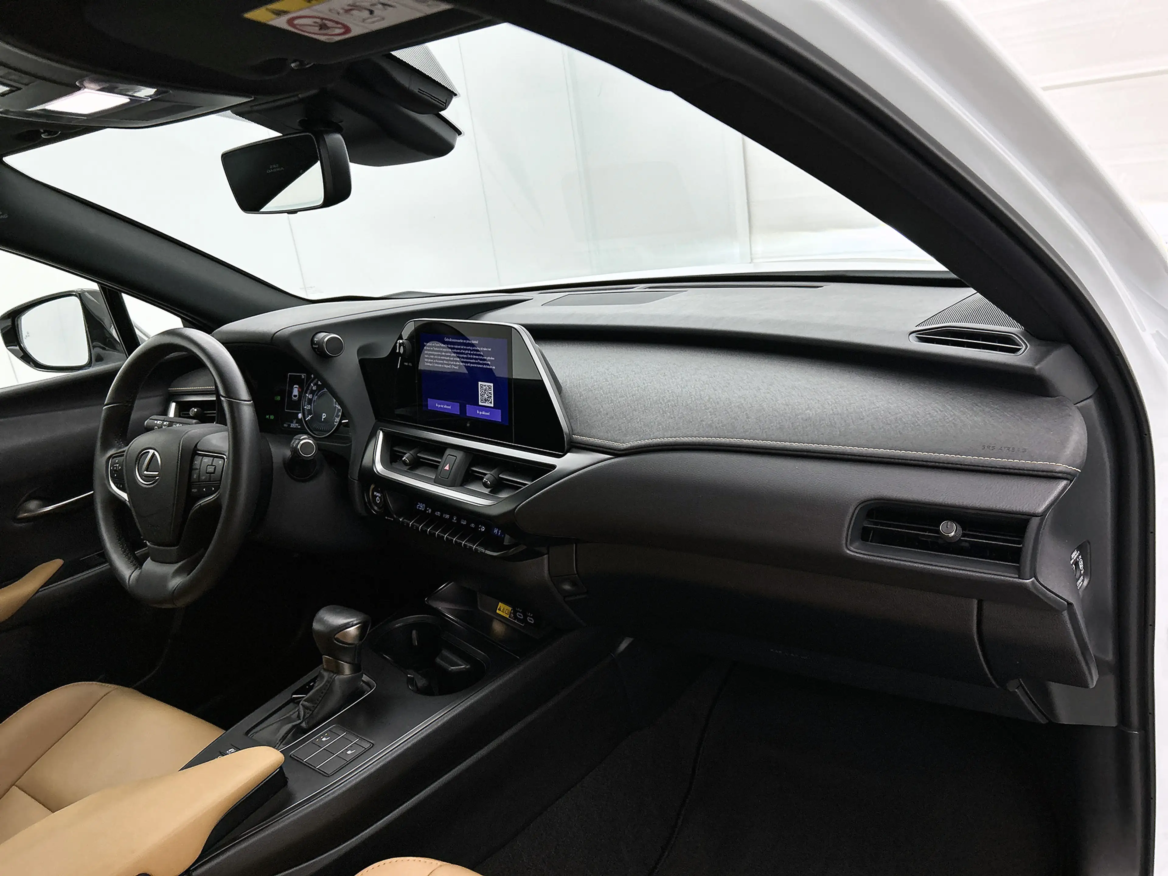 Lexus UX 250h F Sport Design — photo 6