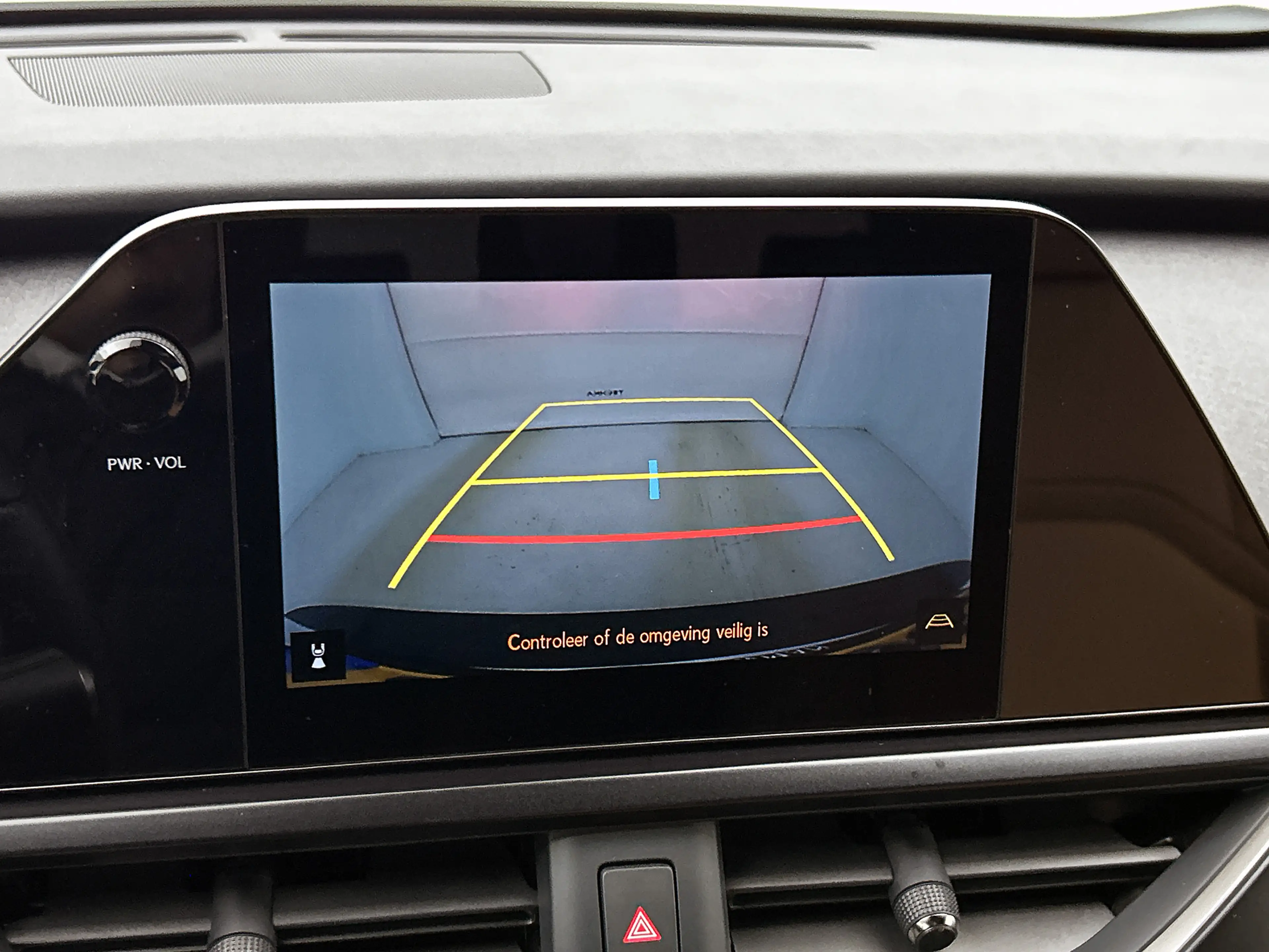 Lexus UX 250h F Sport Design — photo 8