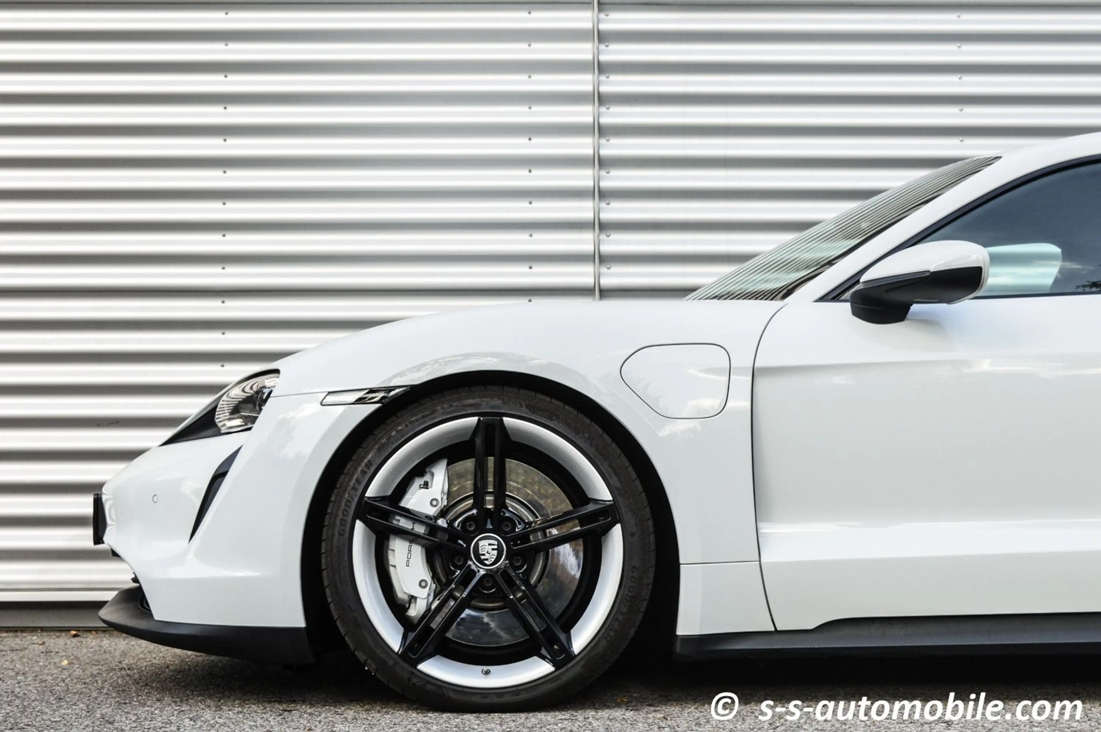 Porsche Taycan Sport Turismo Performance Batterie 18Wege — photo 6