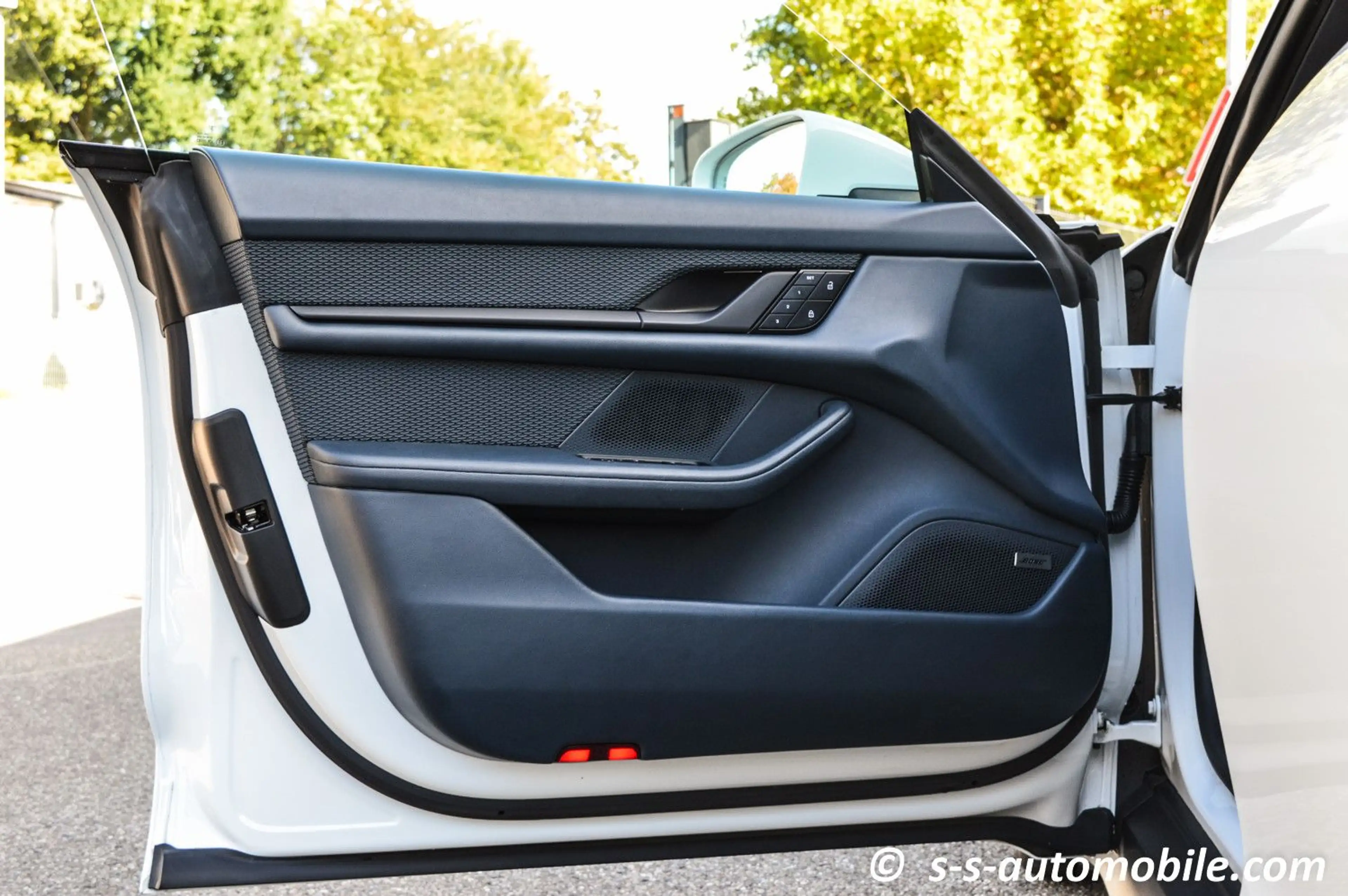 Porsche Taycan Sport Turismo Performance Batterie 18Wege — photo 14