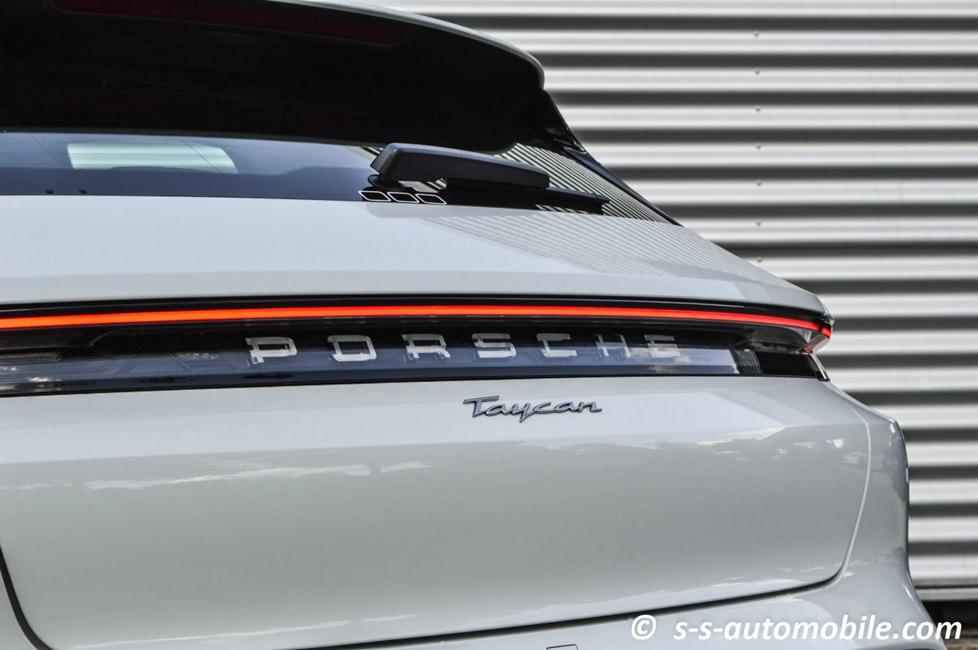Porsche Taycan Sport Turismo Performance Batterie 18Wege — photo 11