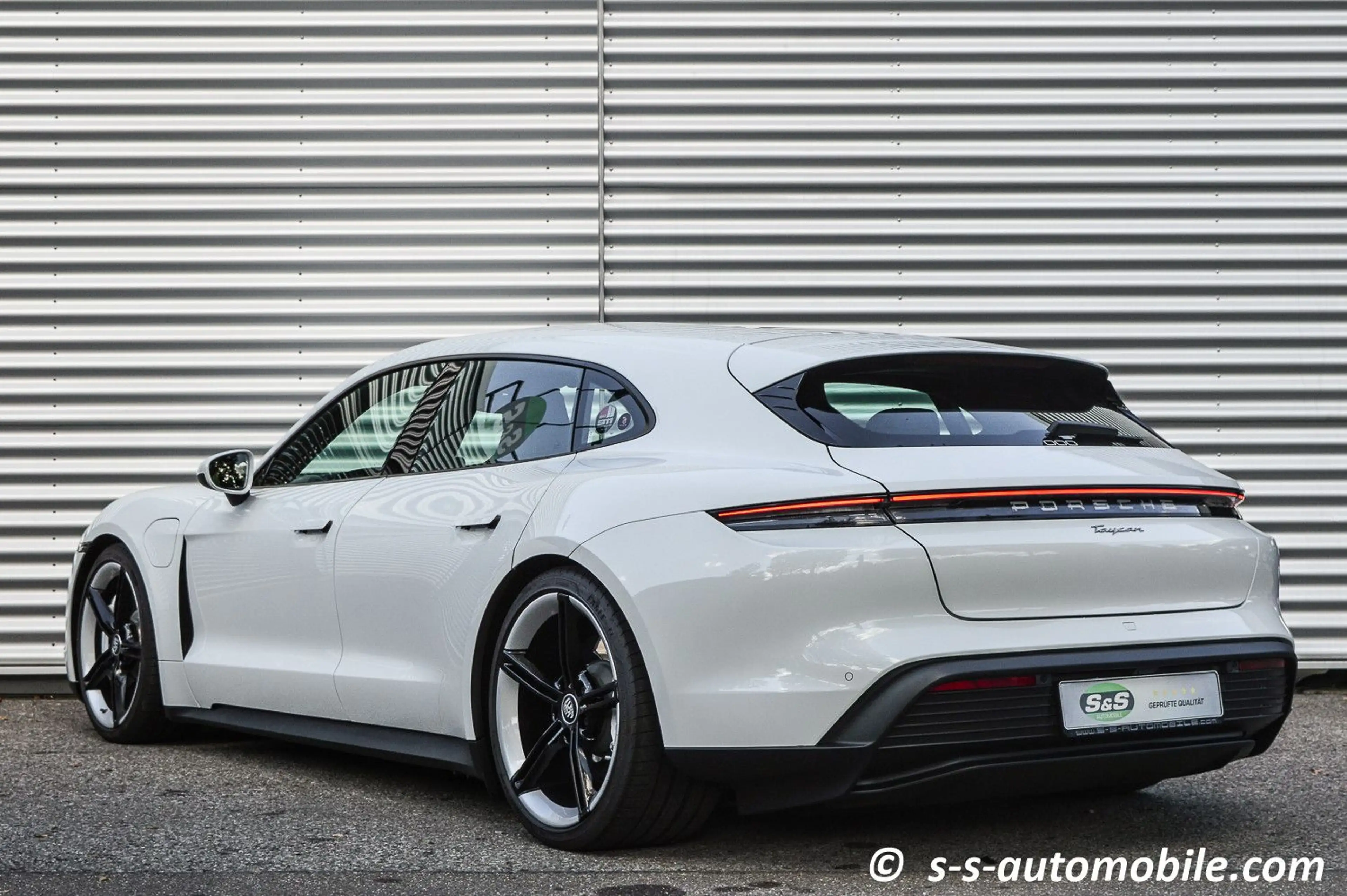 Porsche Taycan Sport Turismo Performance Batterie 18Wege — photo 10