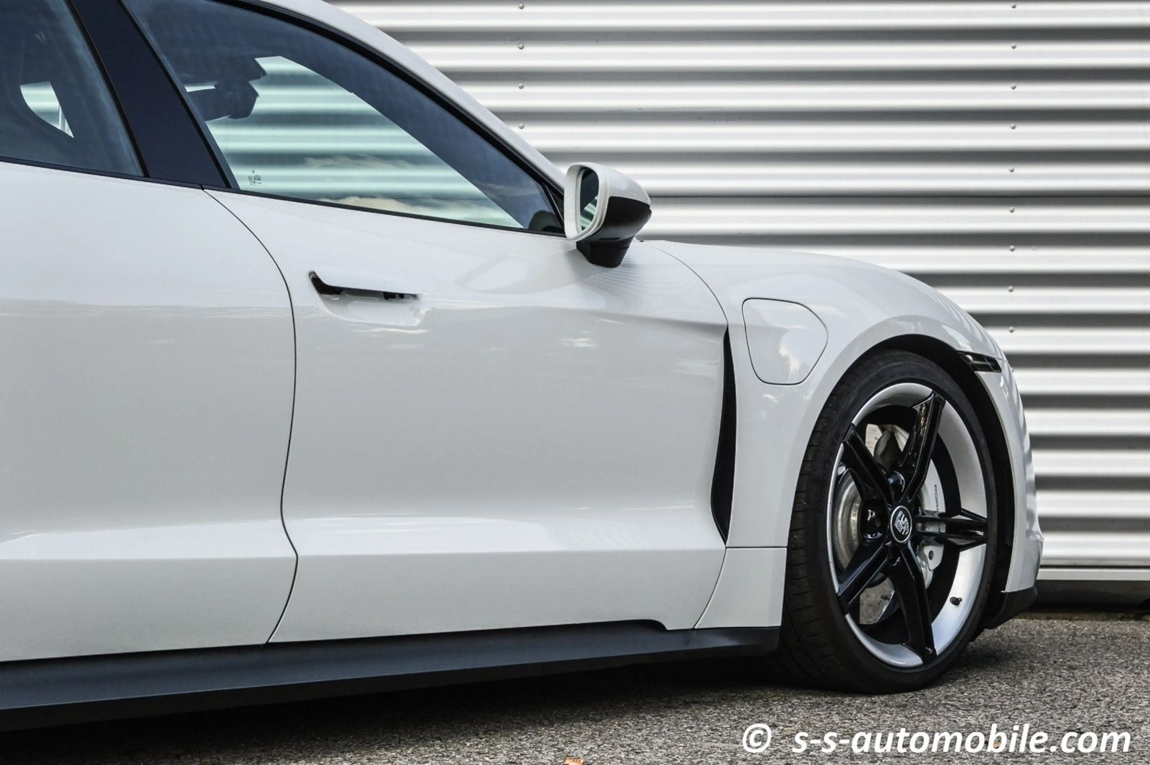 Porsche Taycan Sport Turismo Performance Batterie 18Wege — photo 13