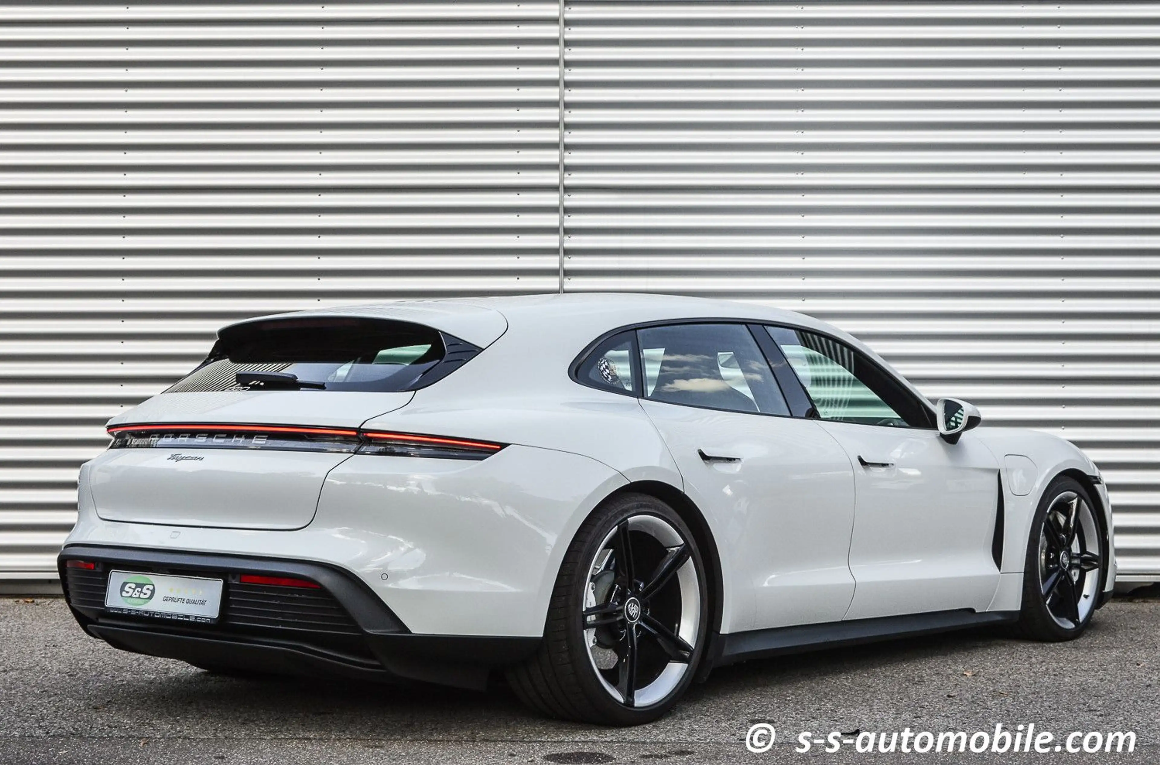Porsche Taycan Sport Turismo Performance Batterie 18Wege — photo 12