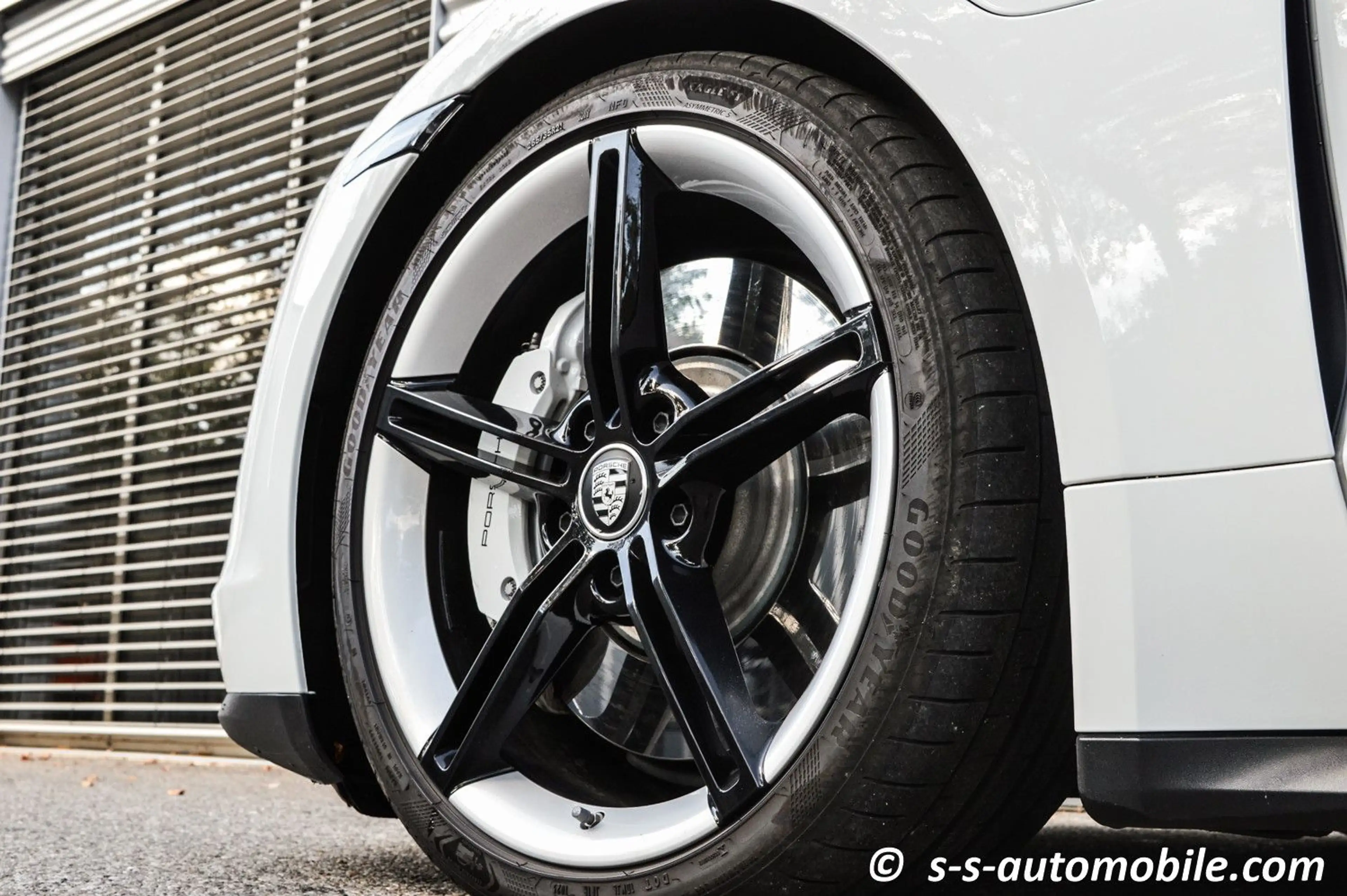 Porsche Taycan Sport Turismo Performance Batterie 18Wege — photo 7
