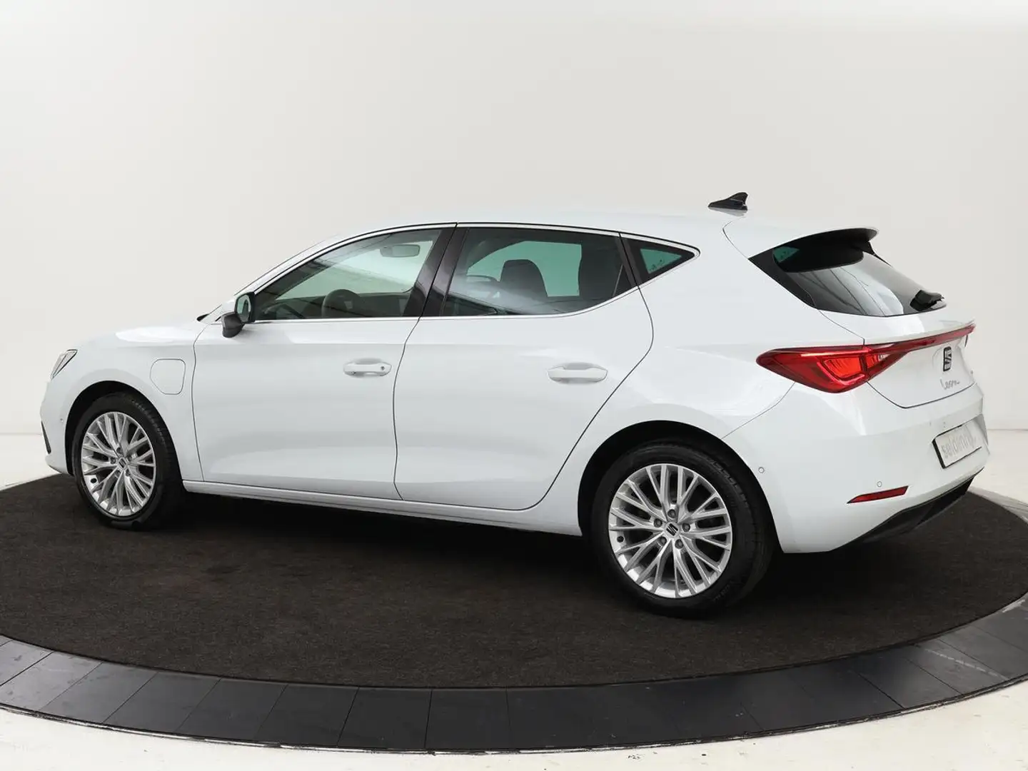 SEAT Leon e-Hybrid 1.4 TSI PHEV | Stoel & stuurverwarming | Leder/Alc Fehér - 2