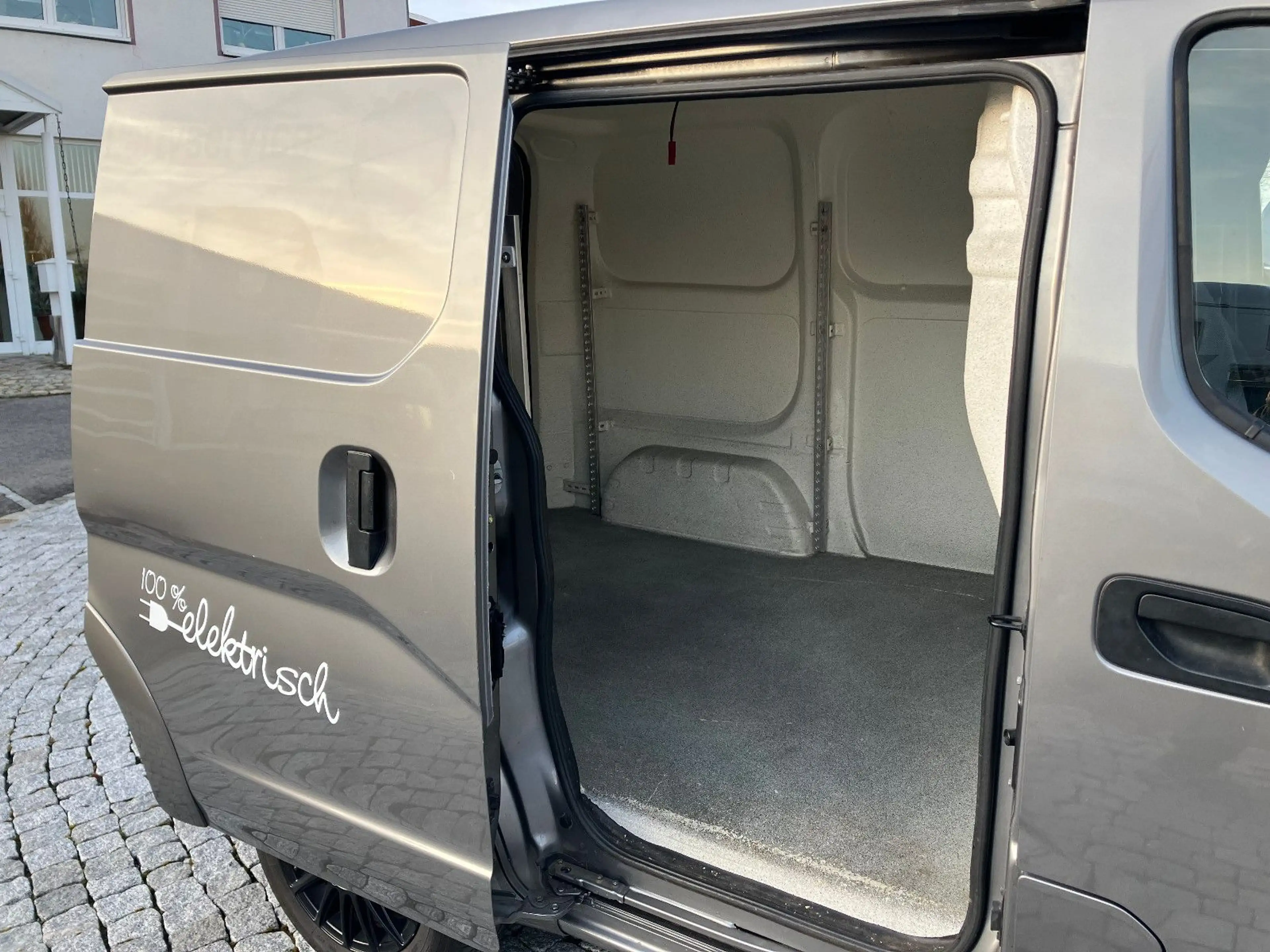 Nissan E-NV200 Hygieneausbau — photo 7