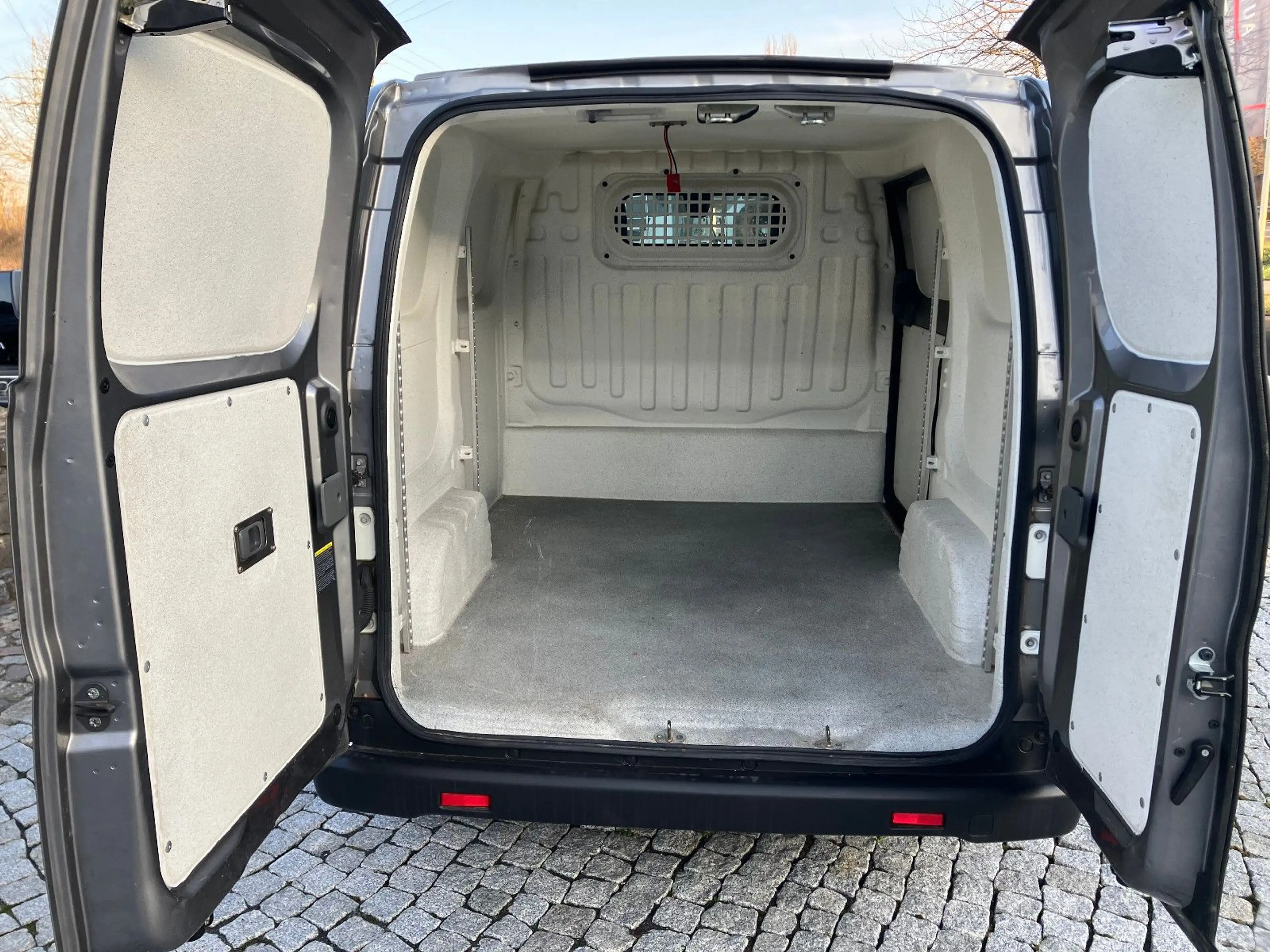 Nissan E-NV200 Hygieneausbau — photo 2