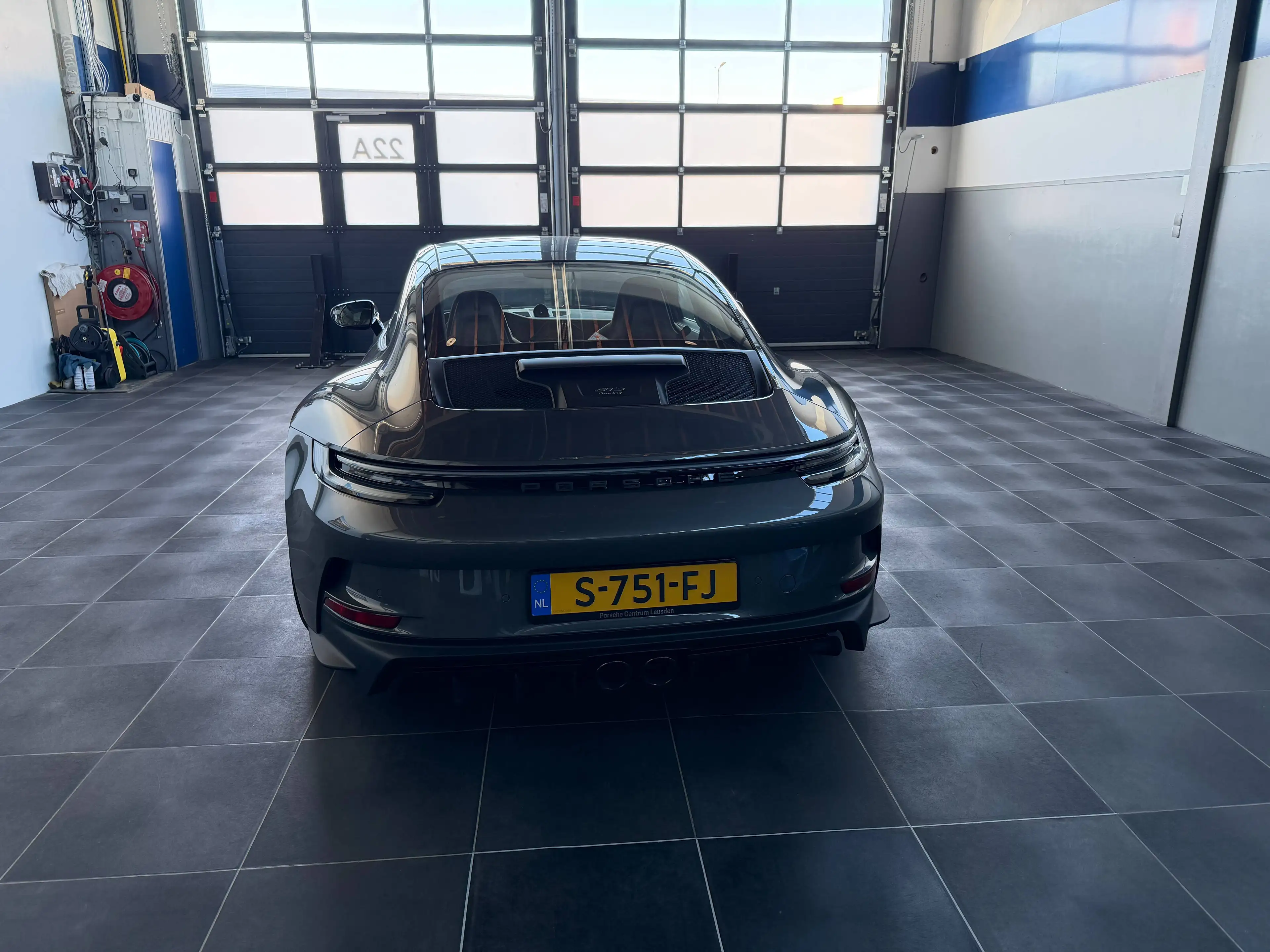 Porsche 911 4.0 GT3 Touring — photo 14