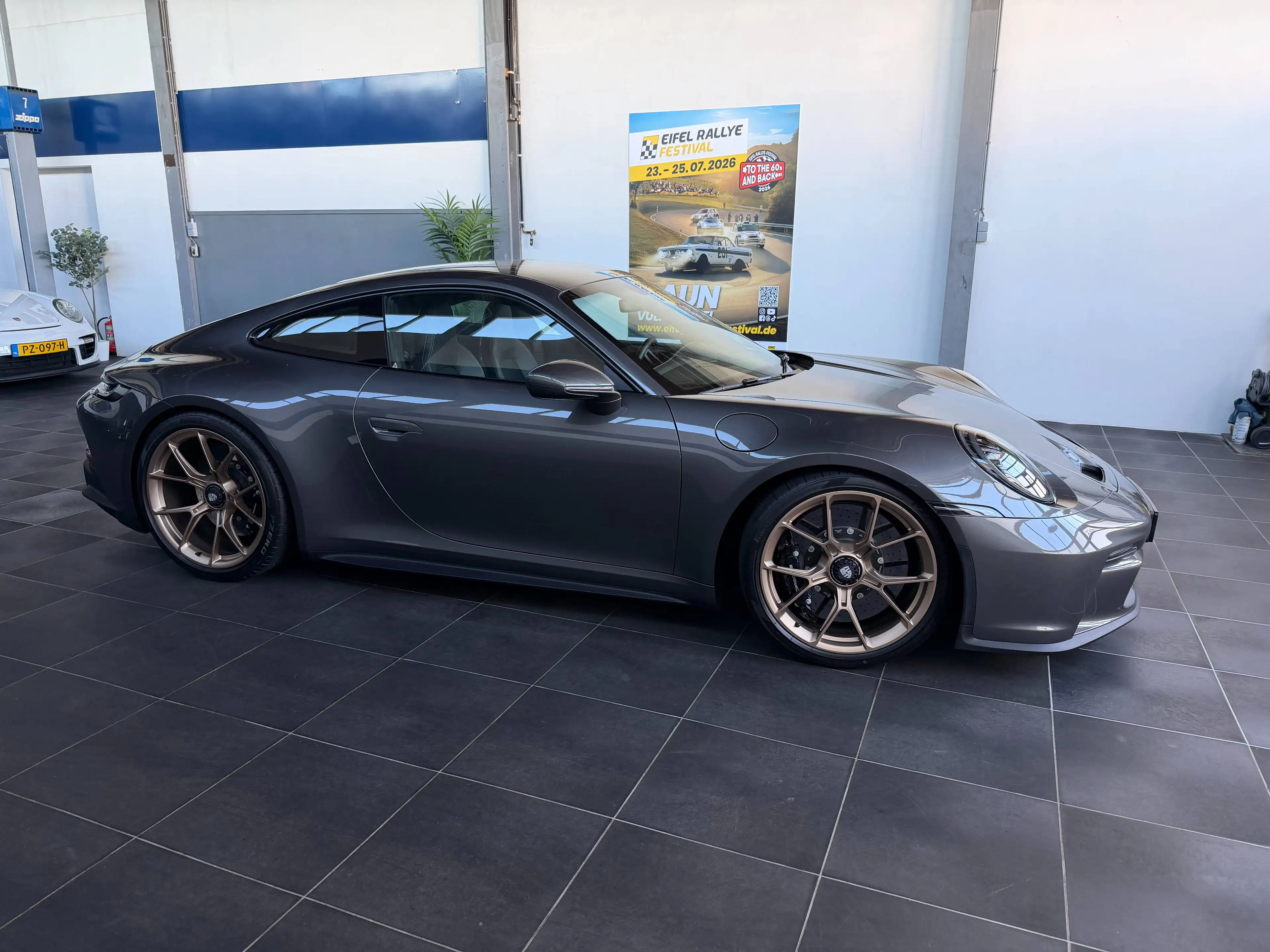 Porsche 911 4.0 GT3 Touring — photo 7