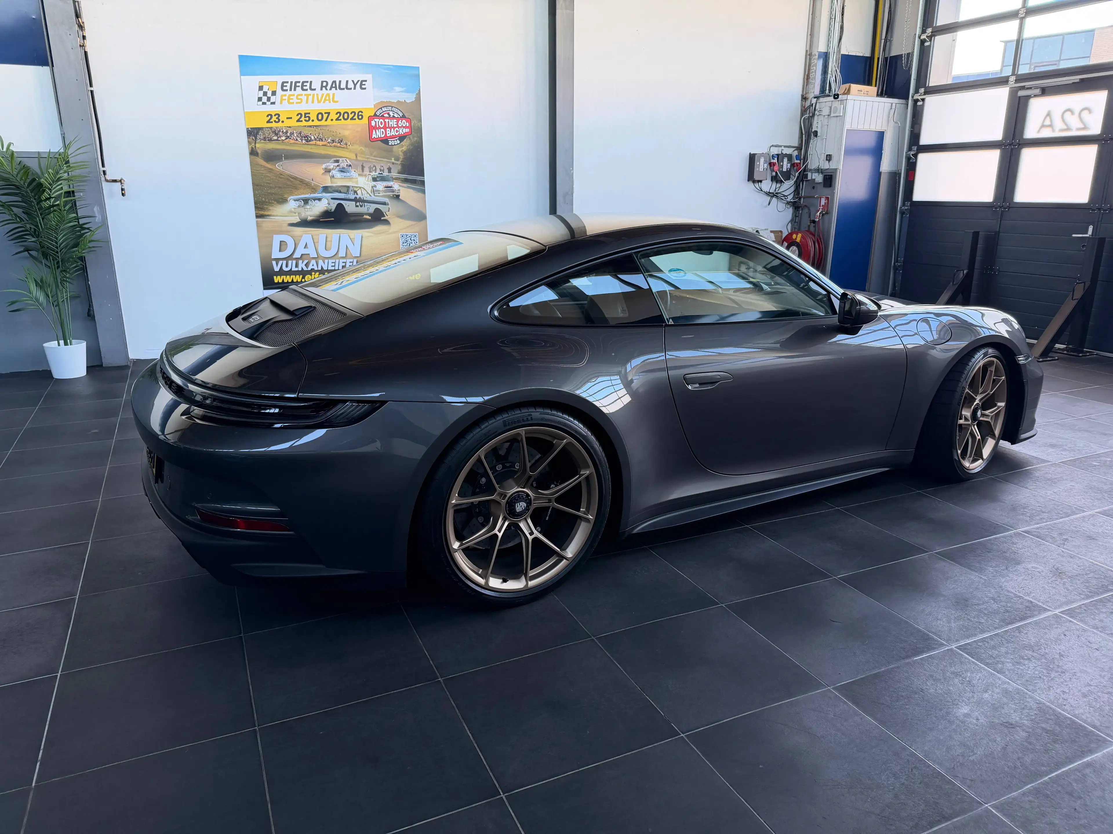 Porsche 911 4.0 GT3 Touring — photo 10
