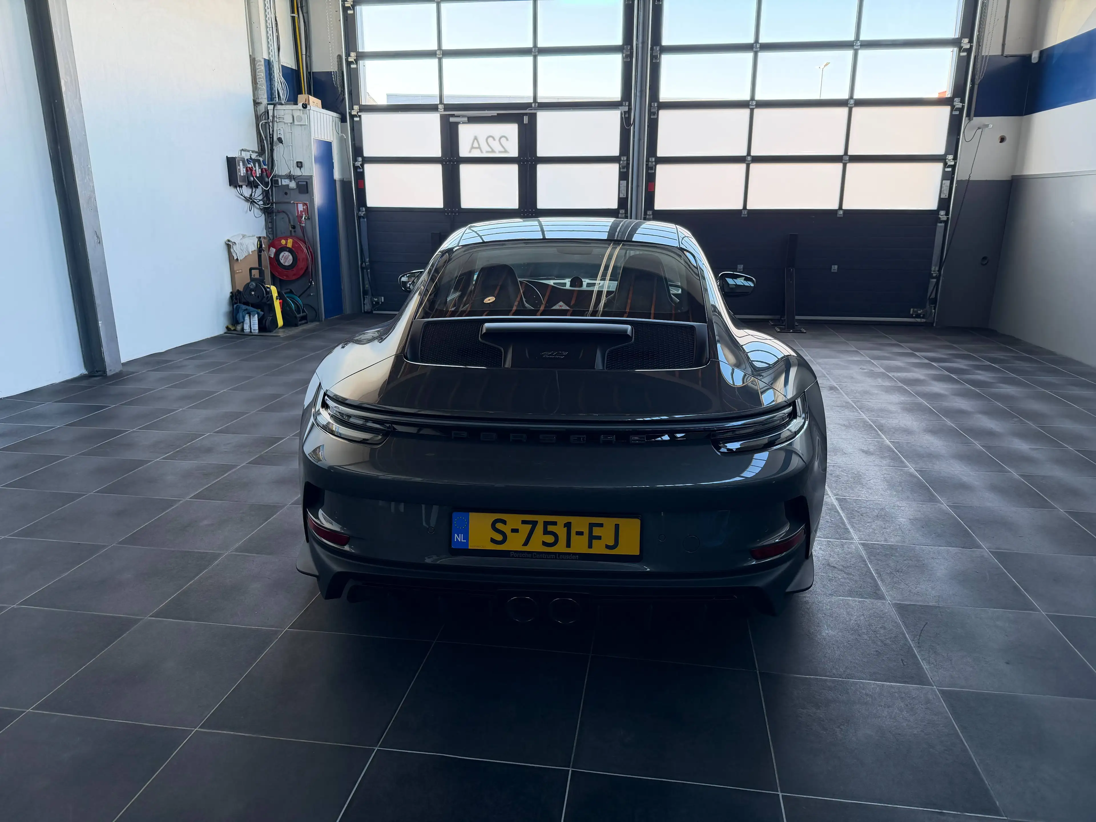 Porsche 911 4.0 GT3 Touring — photo 13
