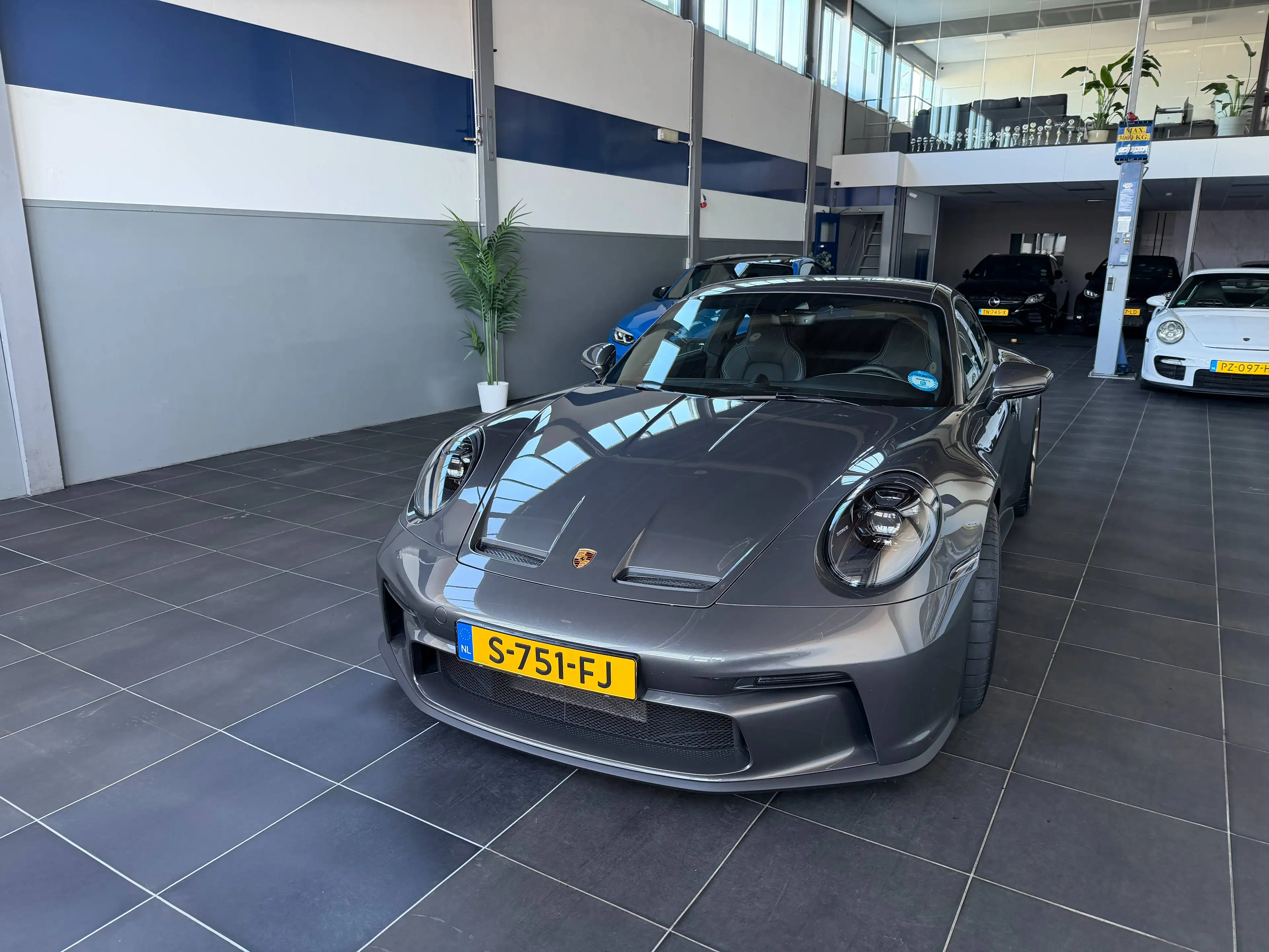 Porsche 911 4.0 GT3 Touring — photo 3