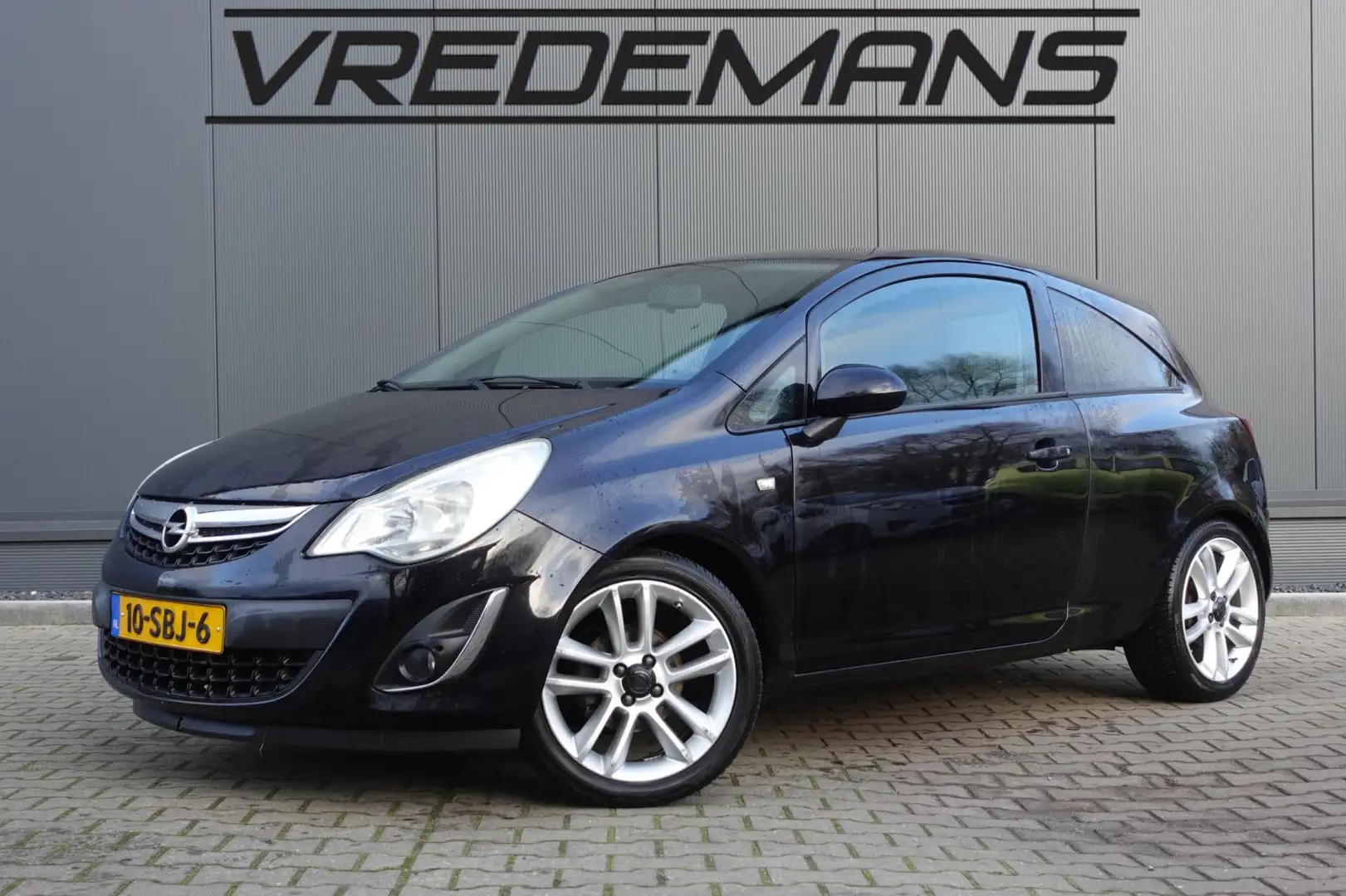 Opel Corsa 1.4-16V Color Edition Schwarz - 1