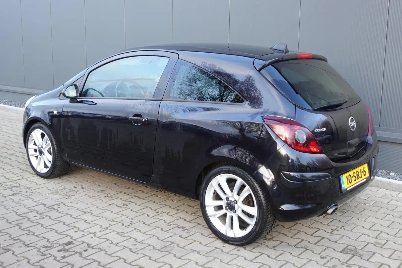 Opel Corsa 1.4-16V Color Edition Schwarz - 2