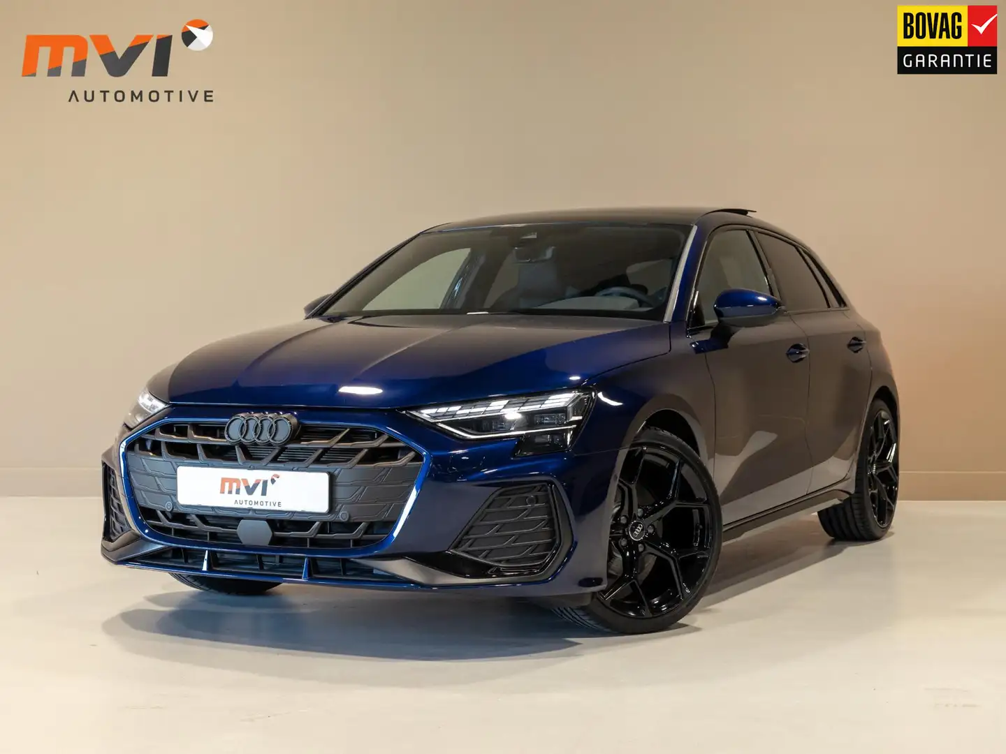 Audi A3 Sportback 35 TFSI S edition / 150pk / Panorama dak Bleu - 1
