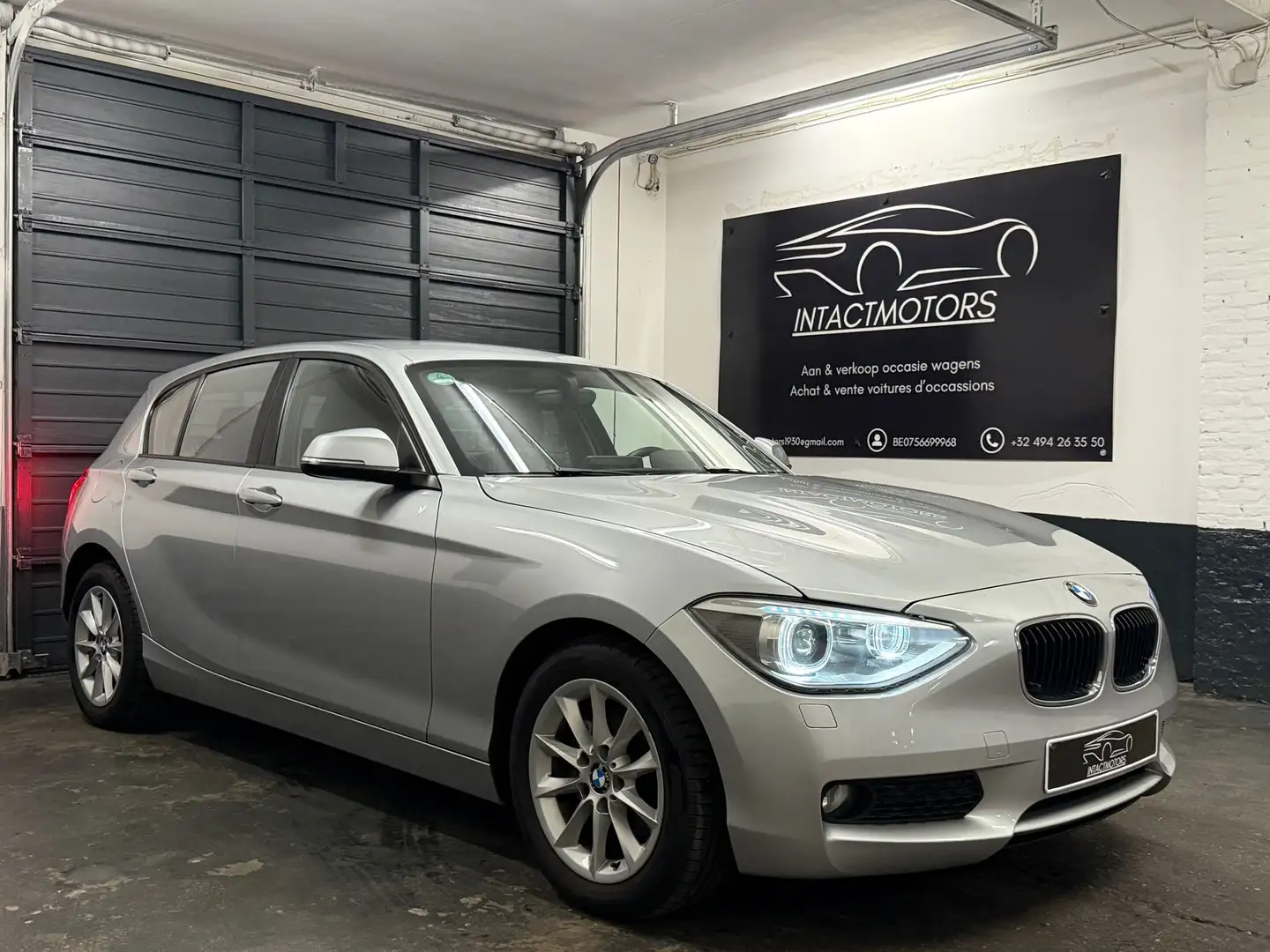 BMW 114 114i Argent - 1