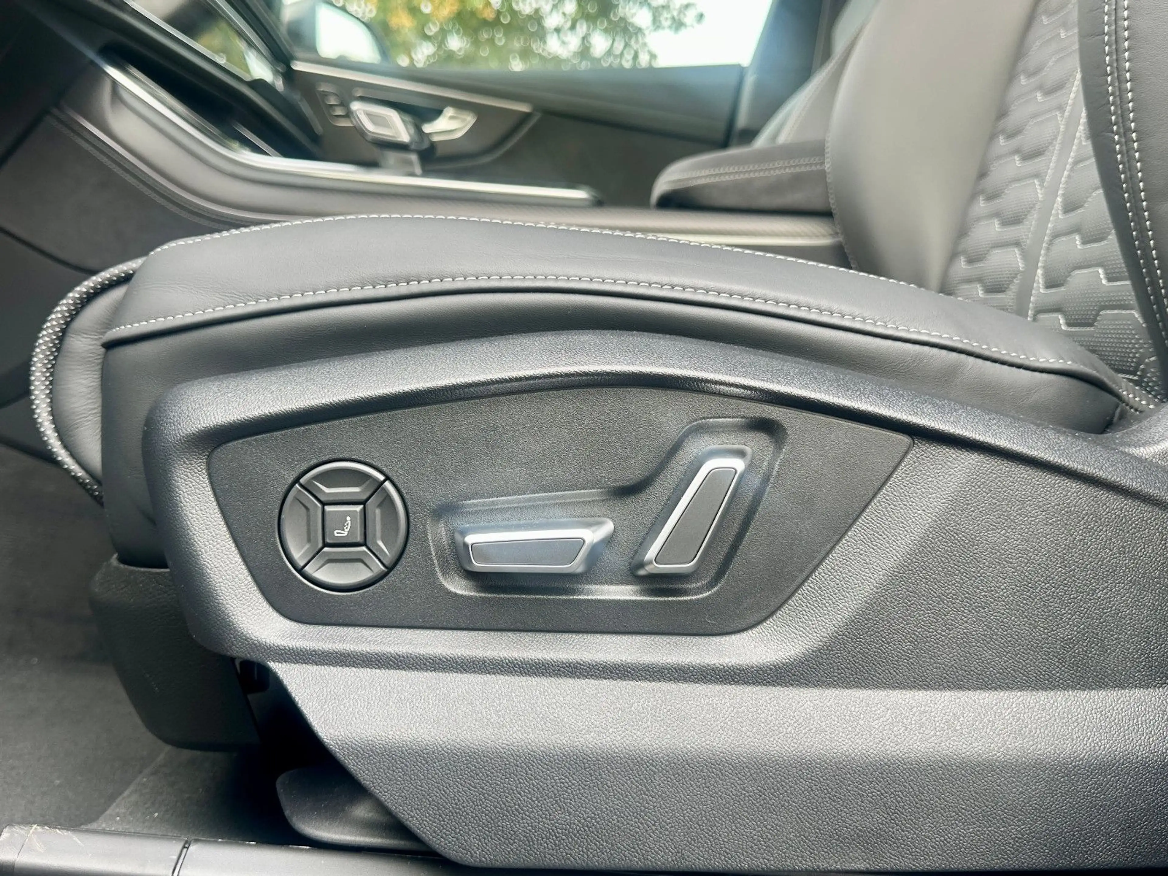 Audi RS Q8 perf. B&O ADV CARBON PANO 305 AHK OLED HuD — photo 10