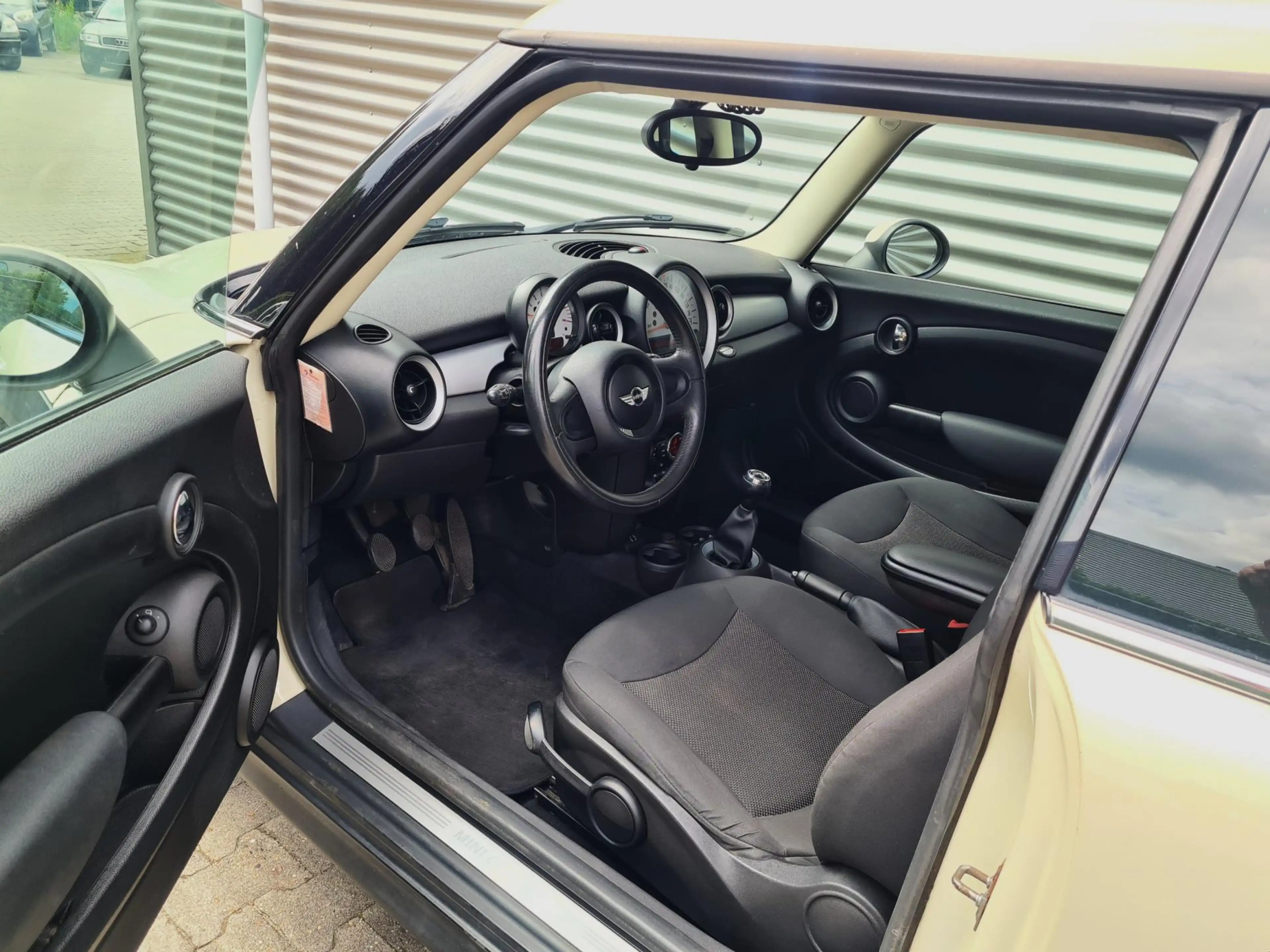 MINI Cooper Clubman Mini 1.6 Chili 07-2012 Pepper (Old English) White — photo 6