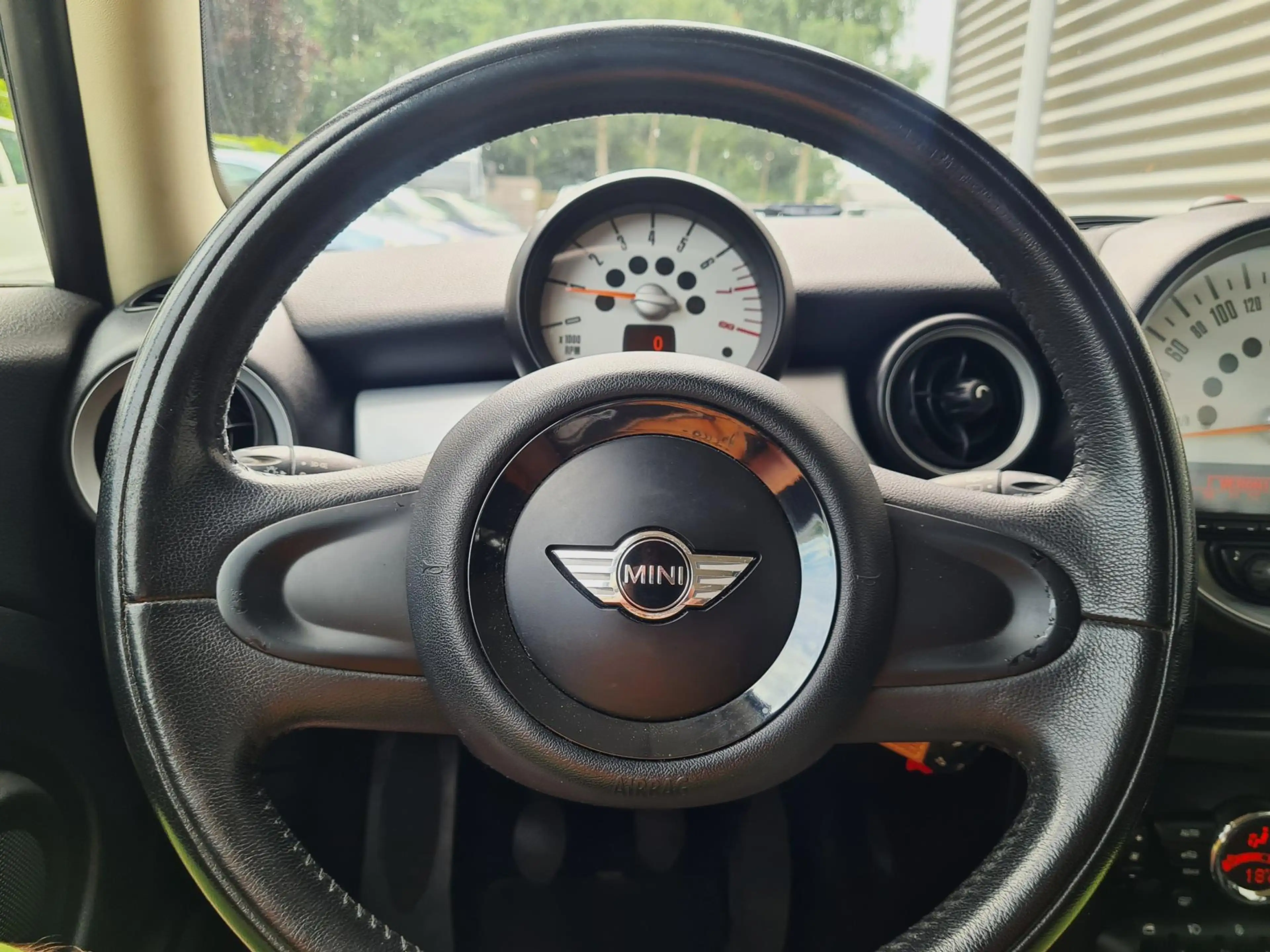 MINI Cooper Clubman Mini 1.6 Chili 07-2012 Pepper (Old English) White — photo 10