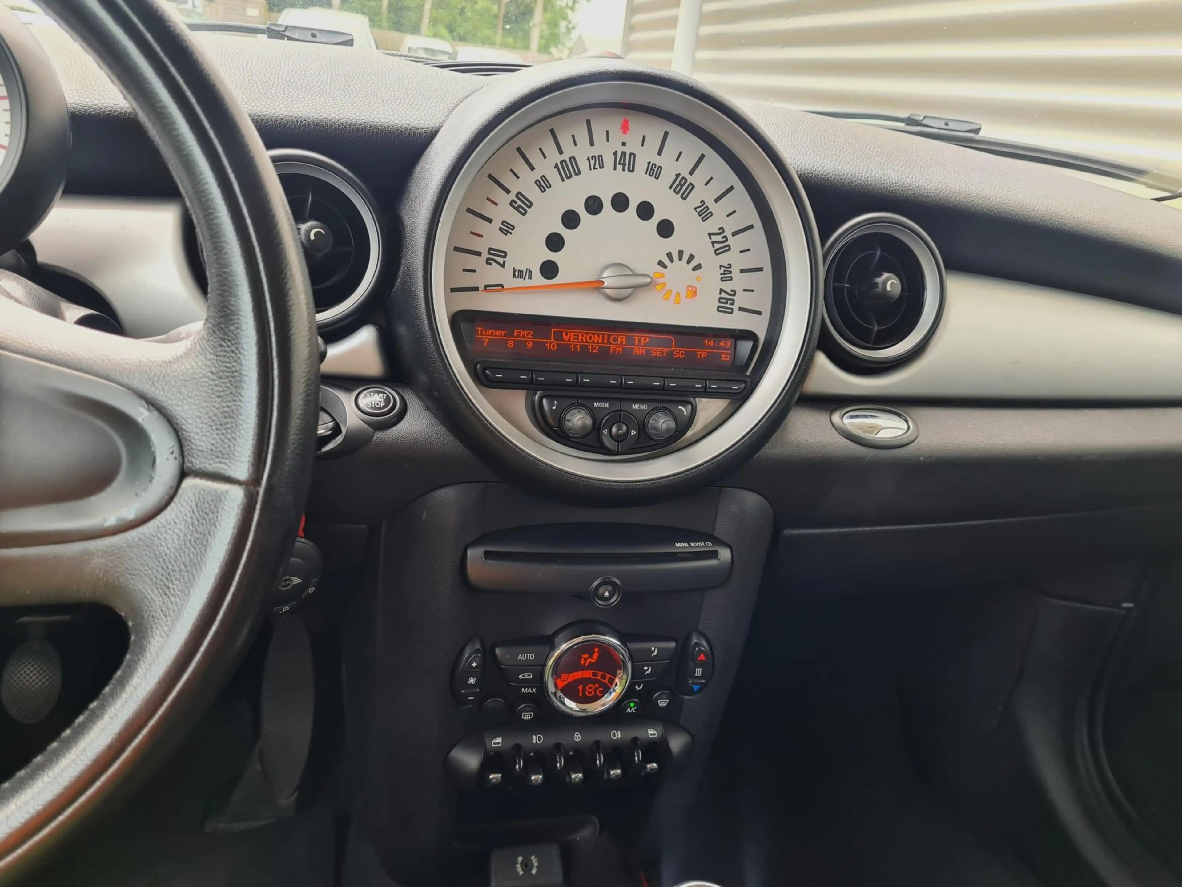 MINI Cooper Clubman Mini 1.6 Chili 07-2012 Pepper (Old English) White — photo 8
