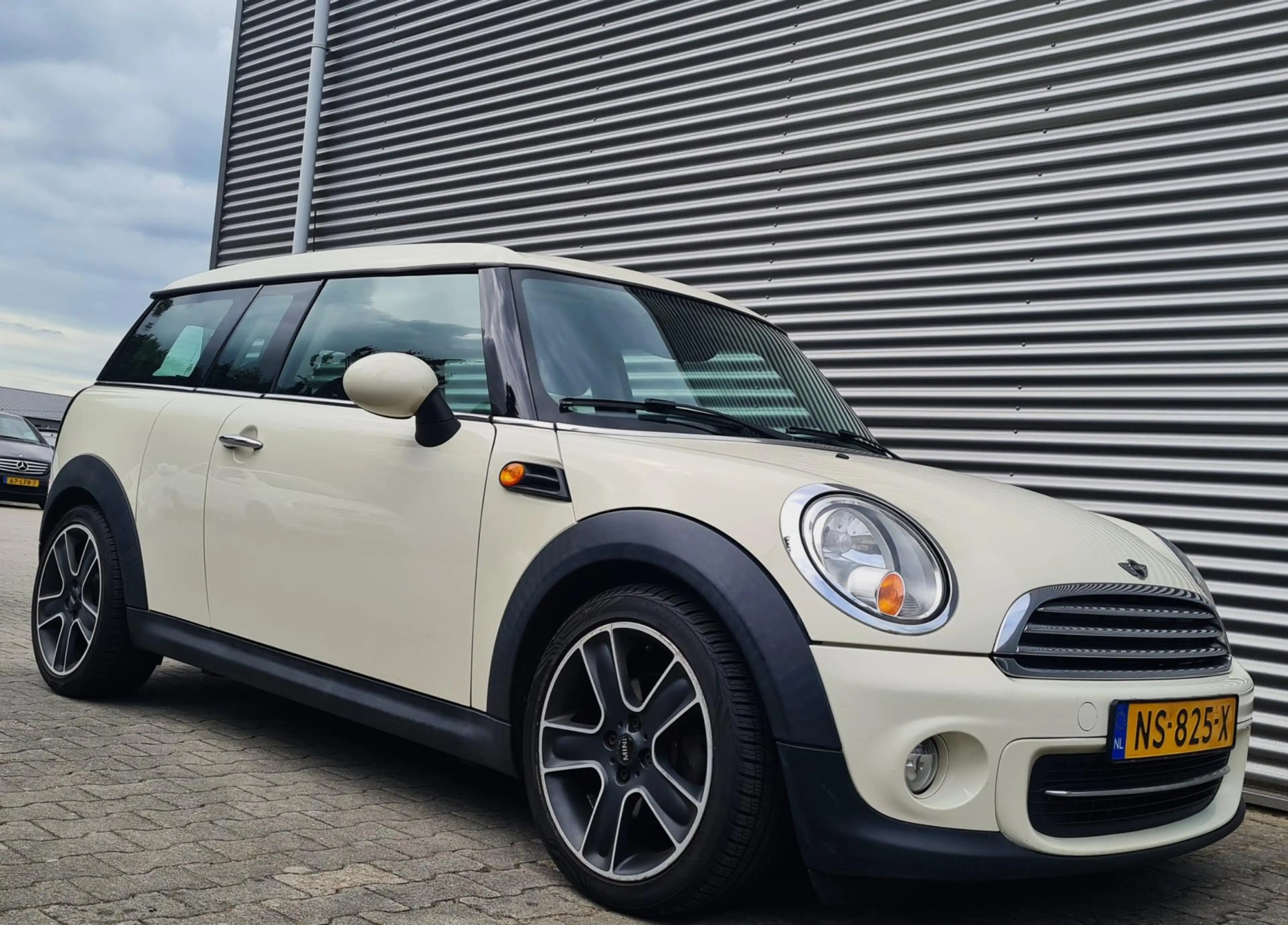 MINI Cooper Clubman Mini 1.6 Chili 07-2012 Pepper (Old English) White — photo 4
