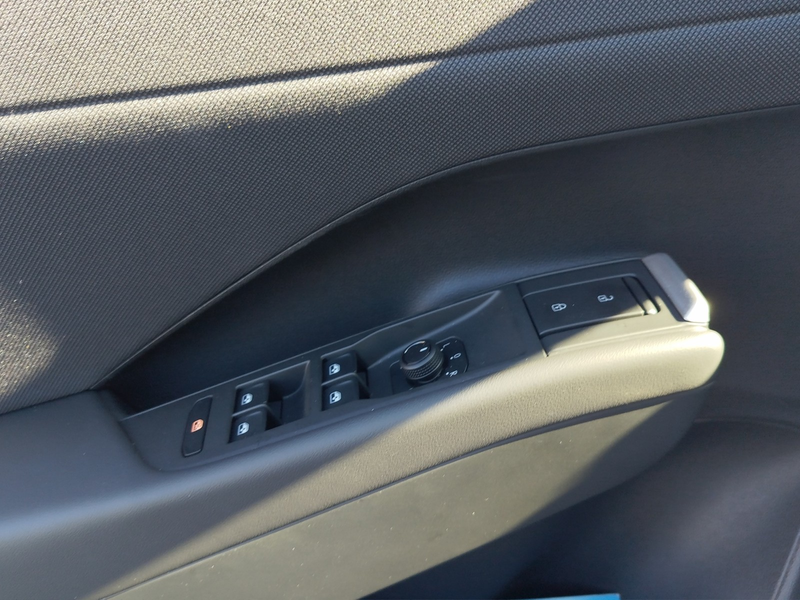 Volkswagen T-Roc Life 1.5 l eTSI LED ACC — photo 11
