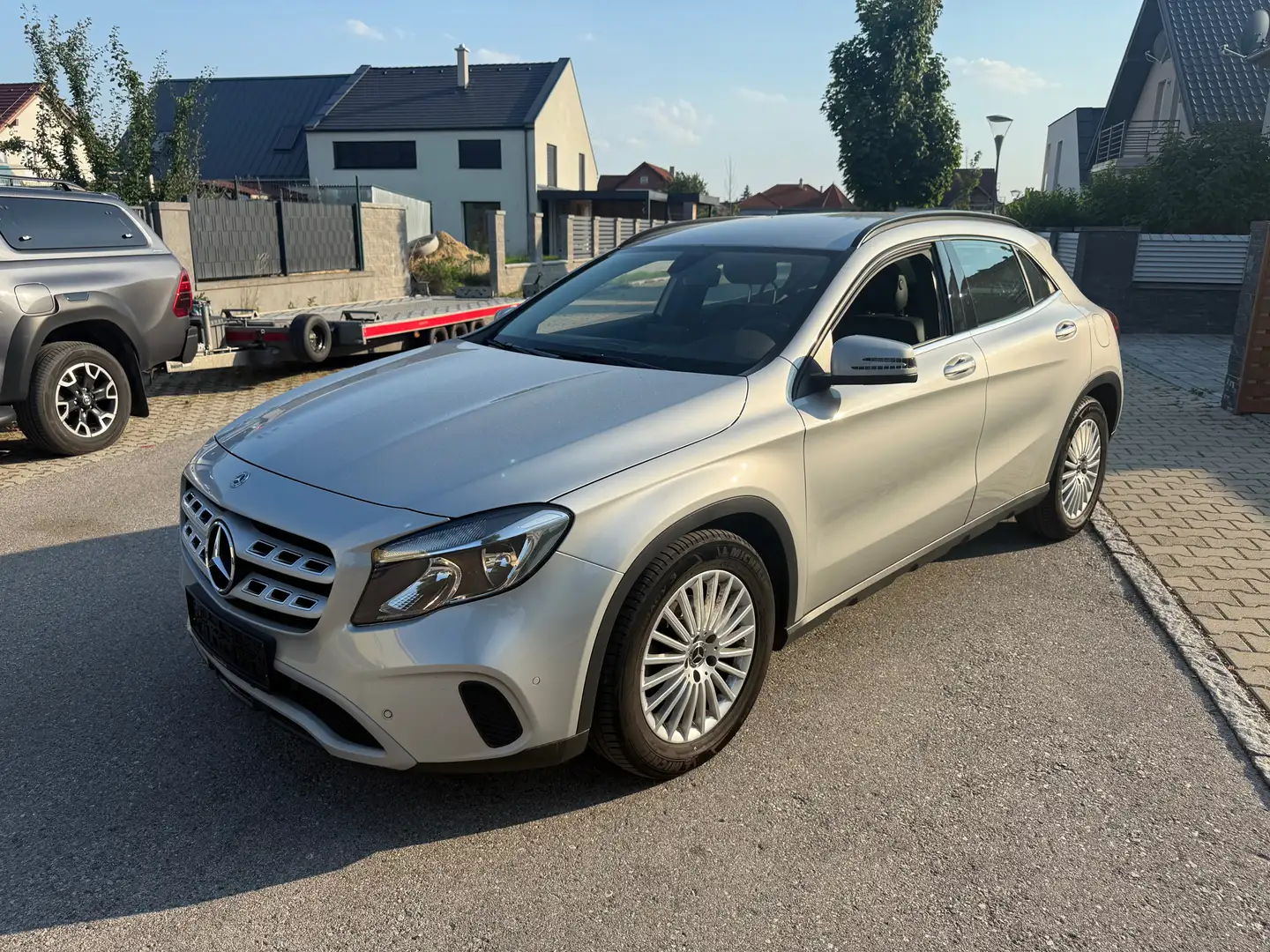 Mercedes-Benz GLA 180 GLA 180 Aut. Silber - 2