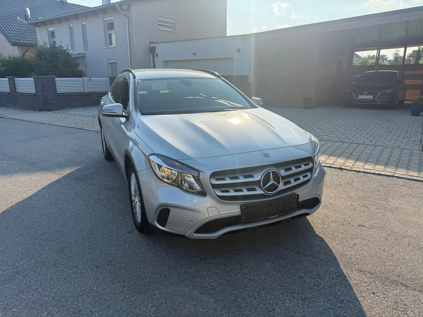 Mercedes-Benz GLA 180 GLA 180 Aut. Silber - 1